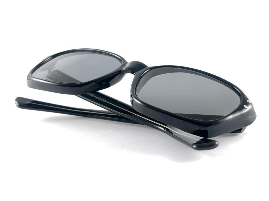 New Vintage Black Solid Rectangular Flat Lenses Sunglasses 70'S Made In Japan For Sale 8