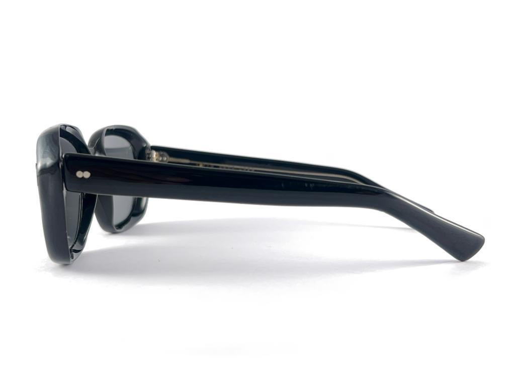 New Vintage Black Solid Rectangular Flat Lenses Sunglasses 70'S Made In Japan For Sale 1