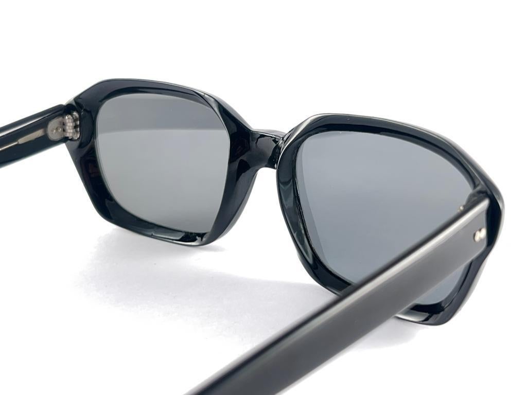 New Vintage Black Solid Rectangular Flat Lenses Sunglasses 70'S Made In Japan For Sale 5