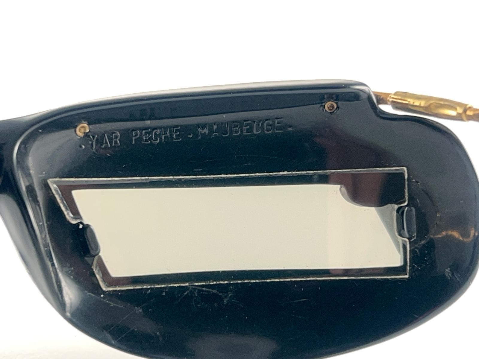 New Vintage Brevet 1960's Built in Visors Mask Made in France Sunglasses   For Sale 6