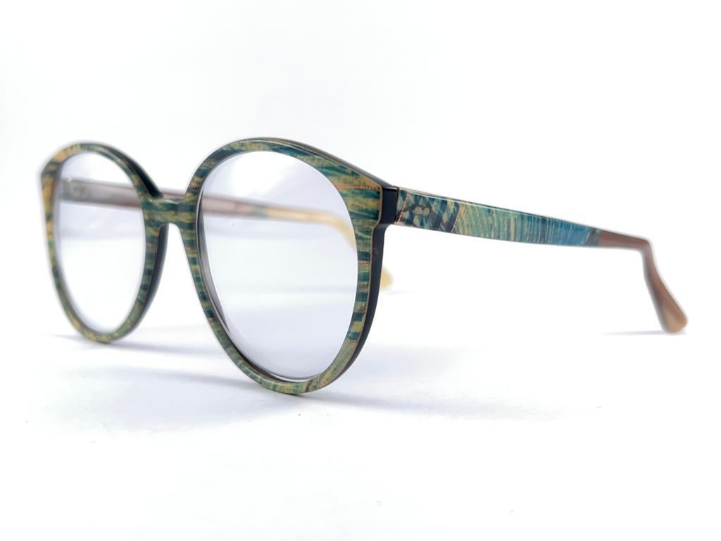 New, Rare Buffalo Horn Frame Ready To Hold Your Prescription or any tinted lenses

Please Notice That This Item Is Nearly 40 Years Old And Could Show Some Storage Wear. 

New, Never Worn Or Displayed


Made in Germany




Front                      