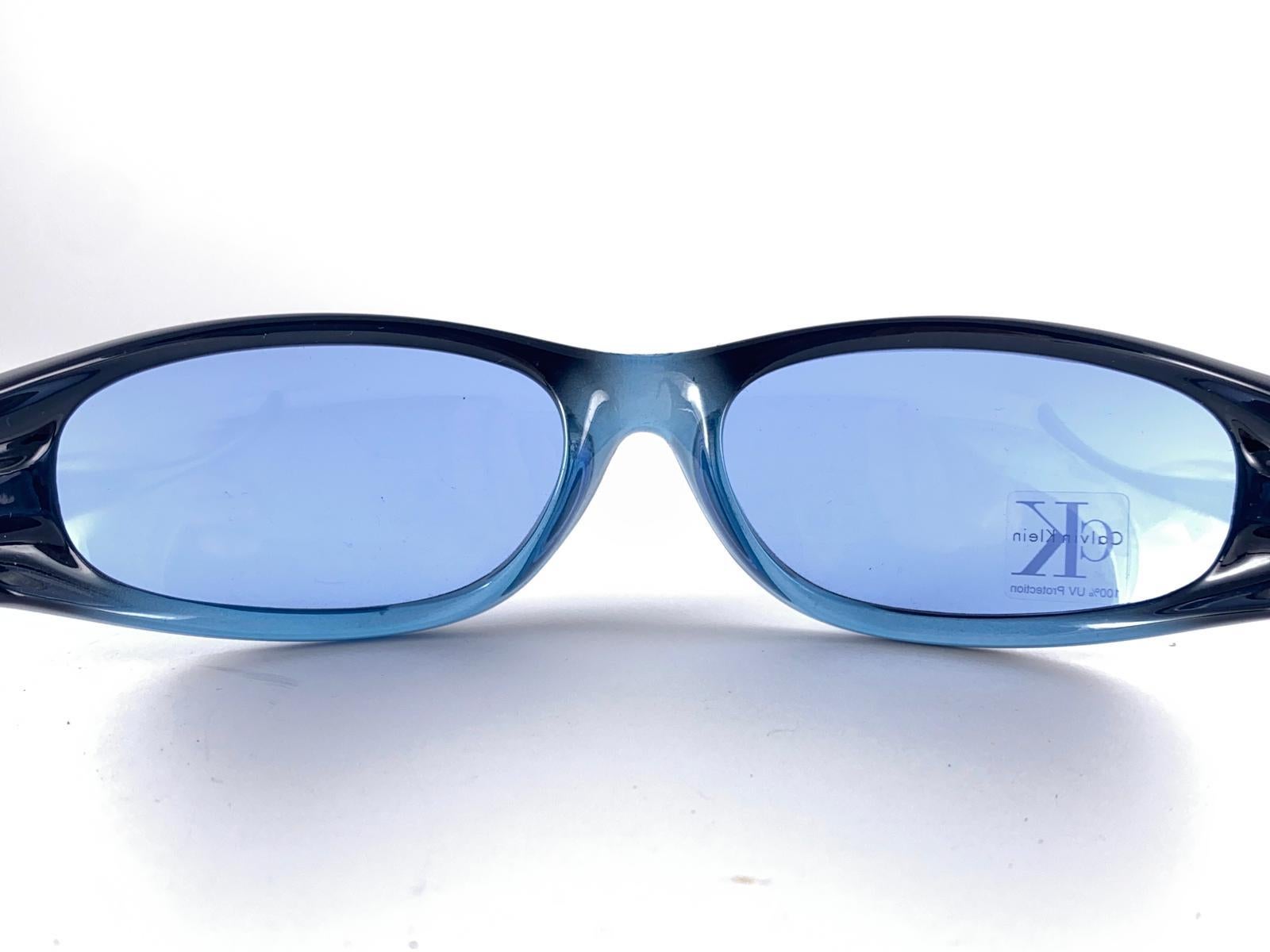 New Vintage Calvin Klein Ck 3001 Blue Y2K Sunglasses Made In Italy Neuf - En vente à Baleares, Baleares