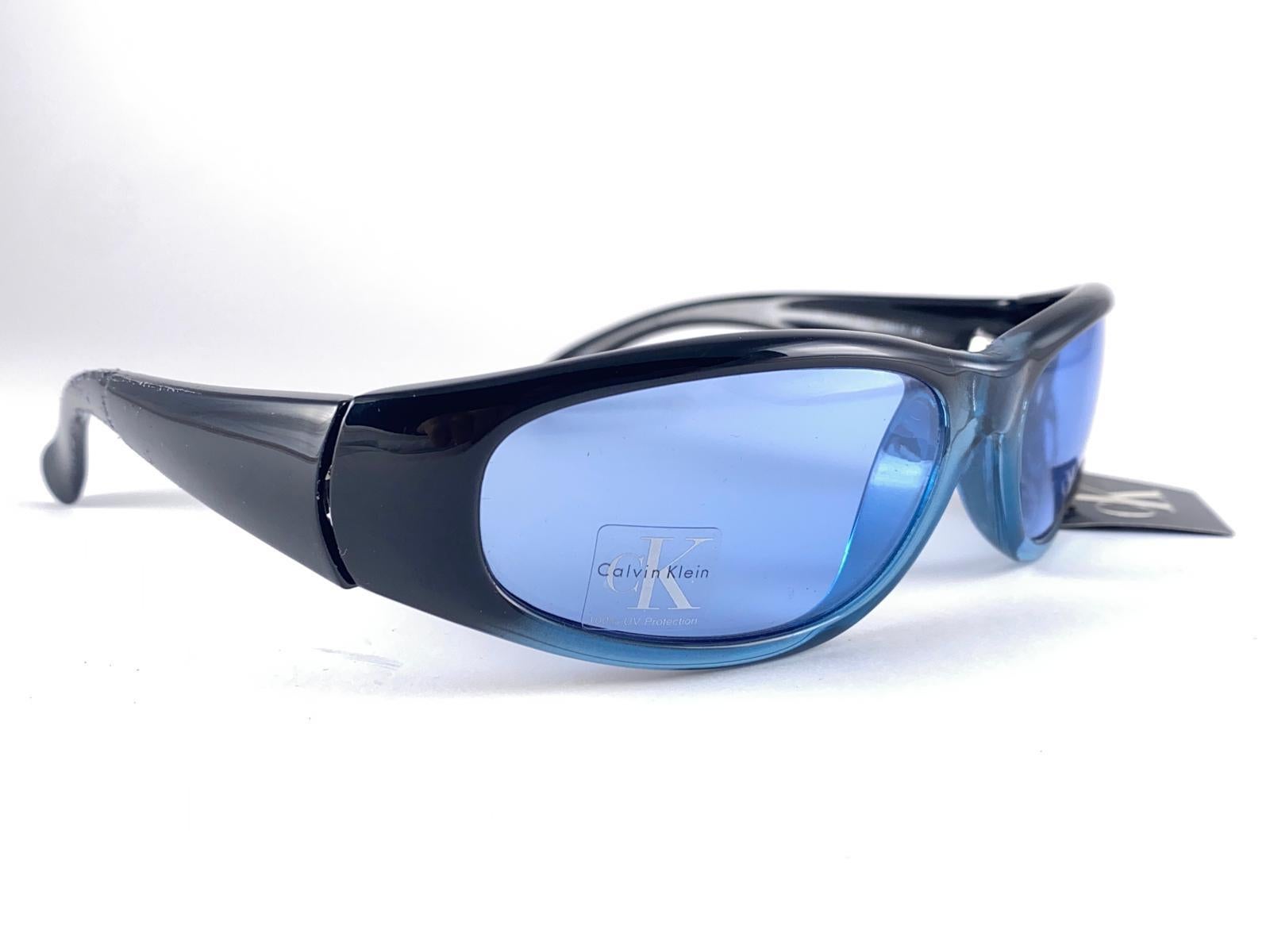 New Vintage Calvin Klein Ck 3001 Blue Y2K Sunglasses Made In Italy en vente 1