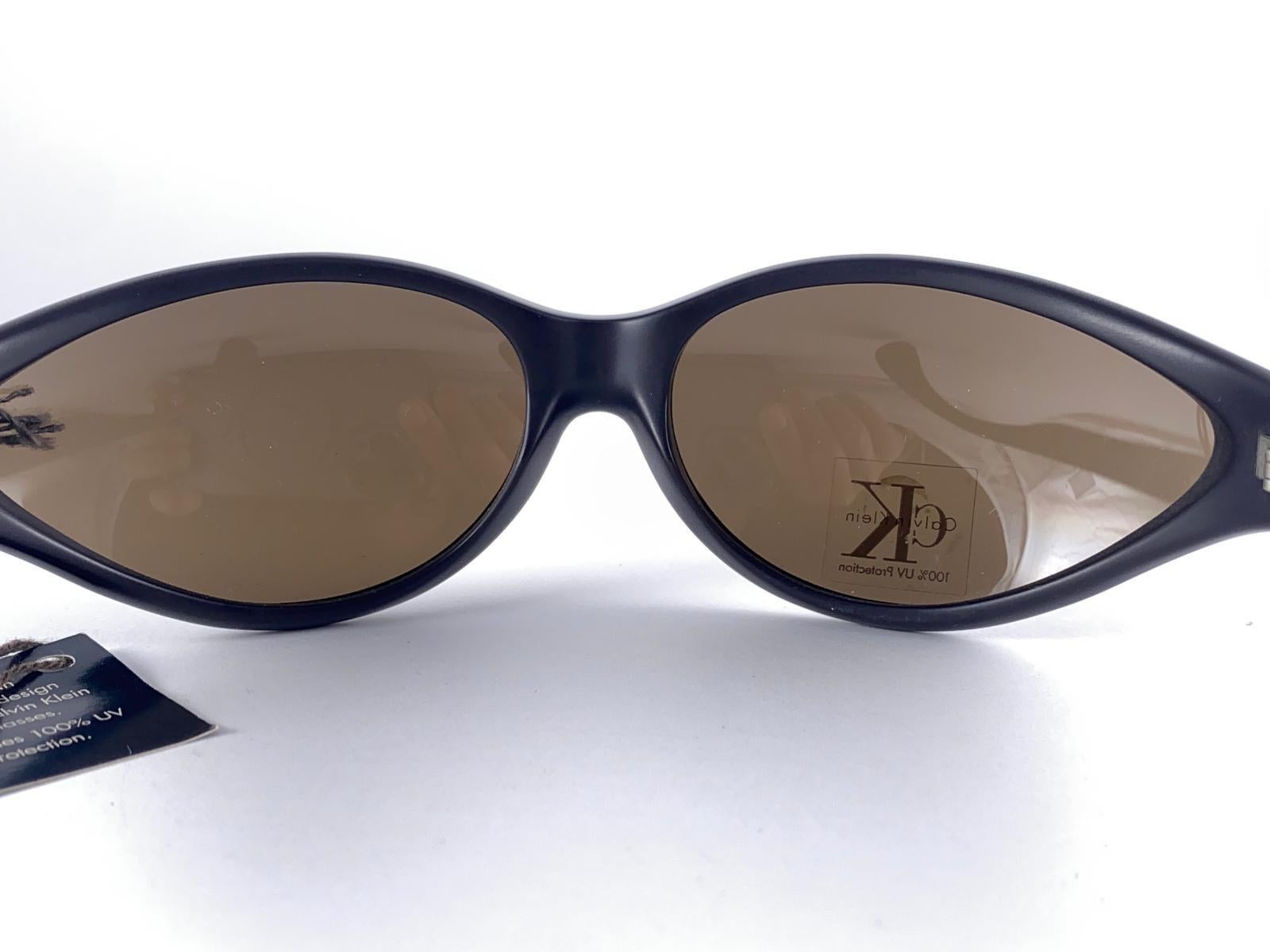 New Vintage Calvin Klein Ck 3012 Matte Brown Y2K Sunglasses Made In Italy In New Condition For Sale In Baleares, Baleares