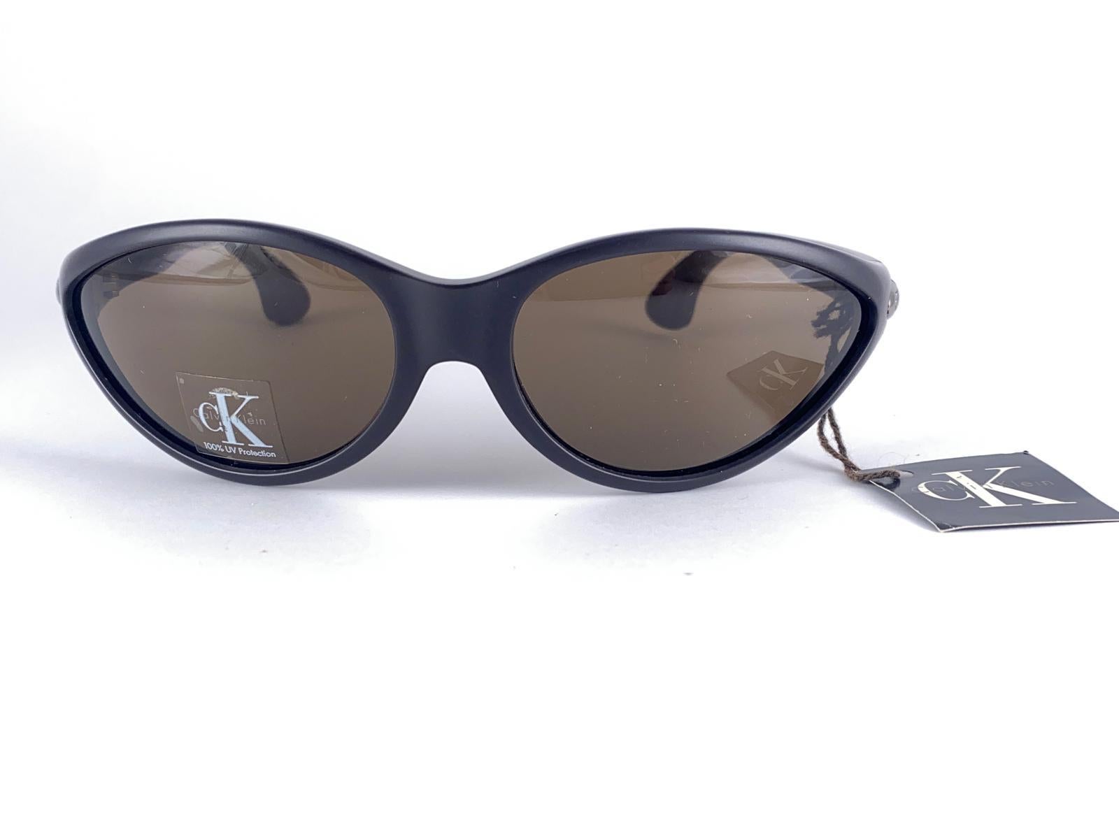 New Vintage Calvin Klein Ck 3012 Matte Brown Y2K Sunglasses Made In Italy For Sale 1