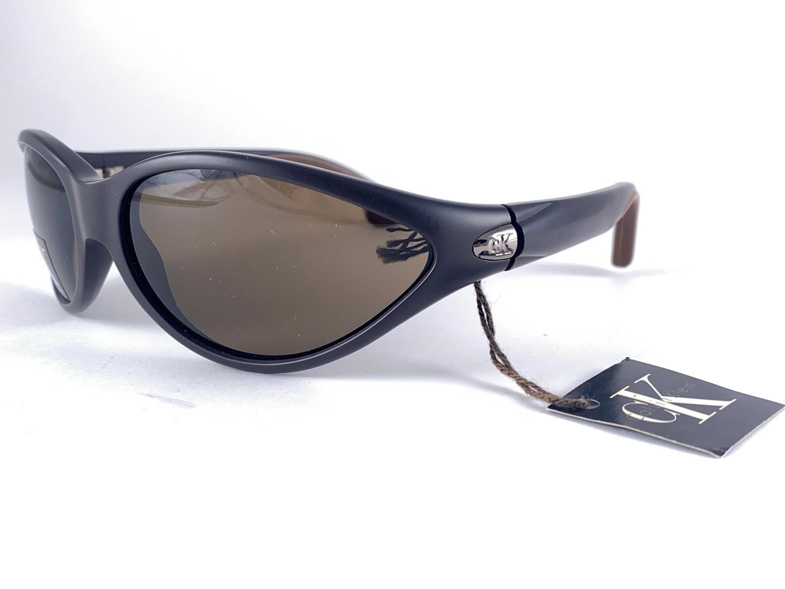 New Vintage Calvin Klein Ck 3012 Matte Brown Y2K Sunglasses Made In Italy For Sale 2