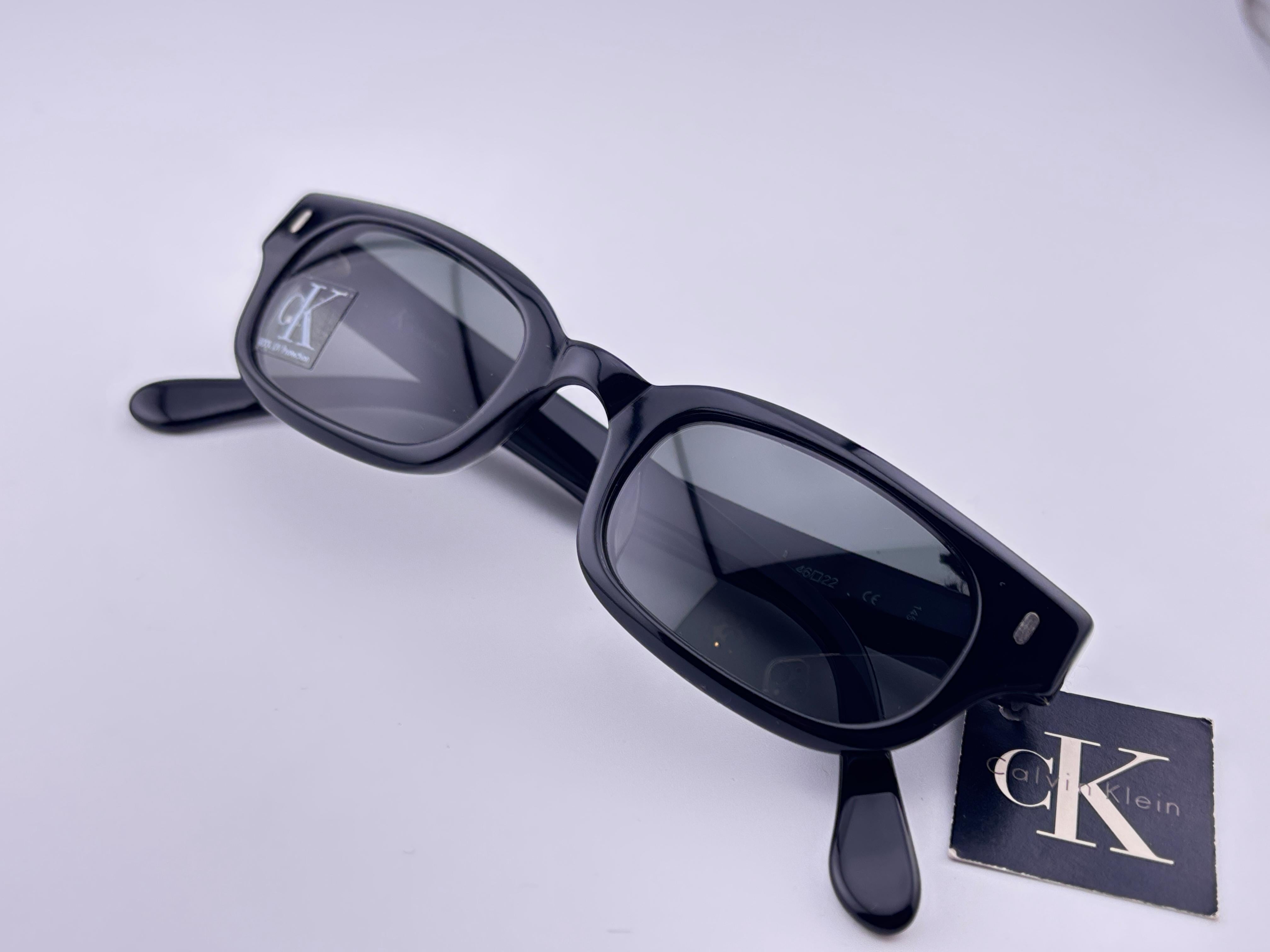 Neue Vintage Calvin Klein Ck Sleek Schwarz 4009 Y2K Sonnenbrille in Italien gemacht im Zustand „Neu“ im Angebot in Baleares, Baleares