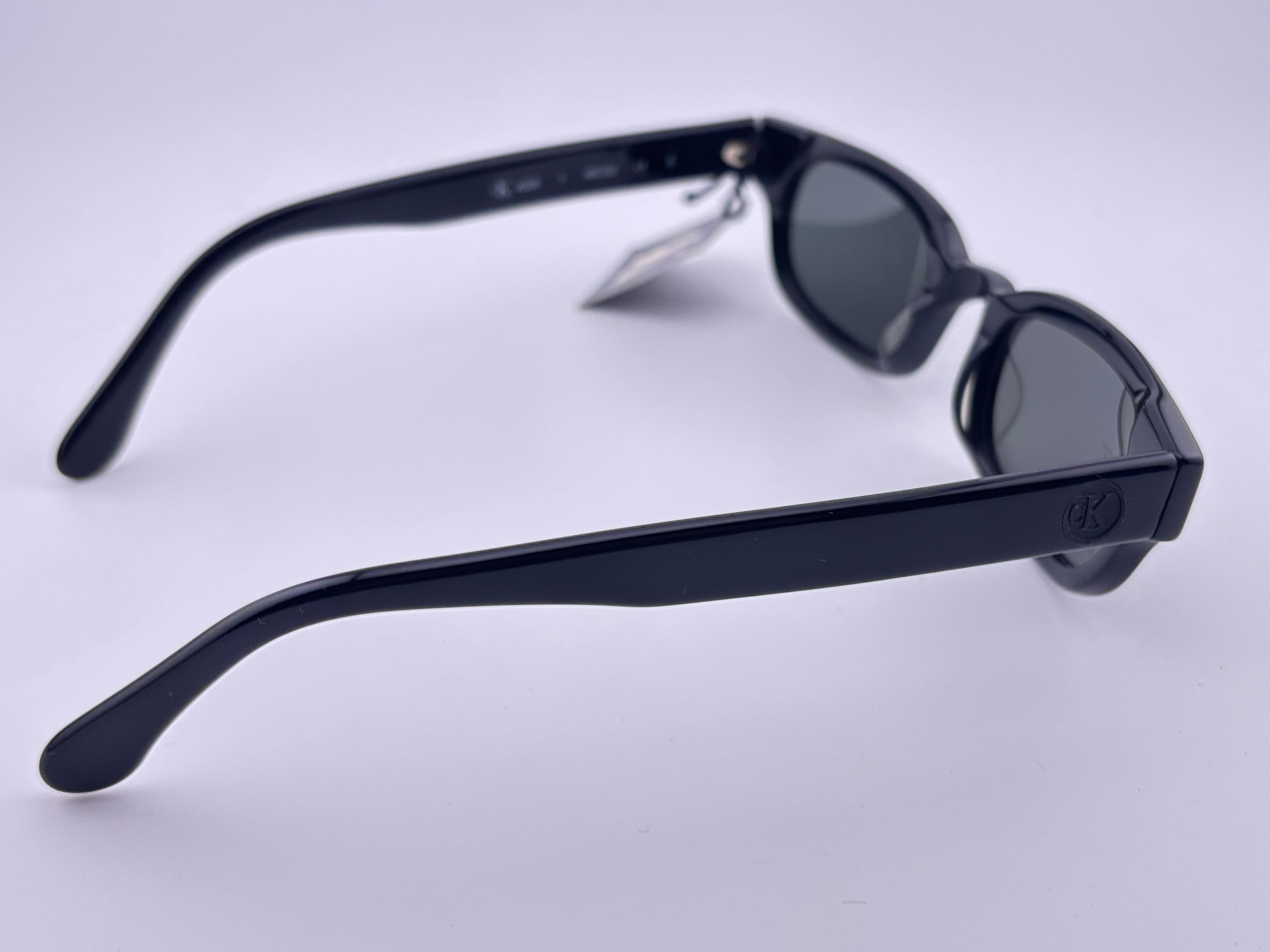 Neue Vintage Calvin Klein Ck Sleek Schwarz 4009 Y2K Sonnenbrille in Italien gemacht Damen im Angebot