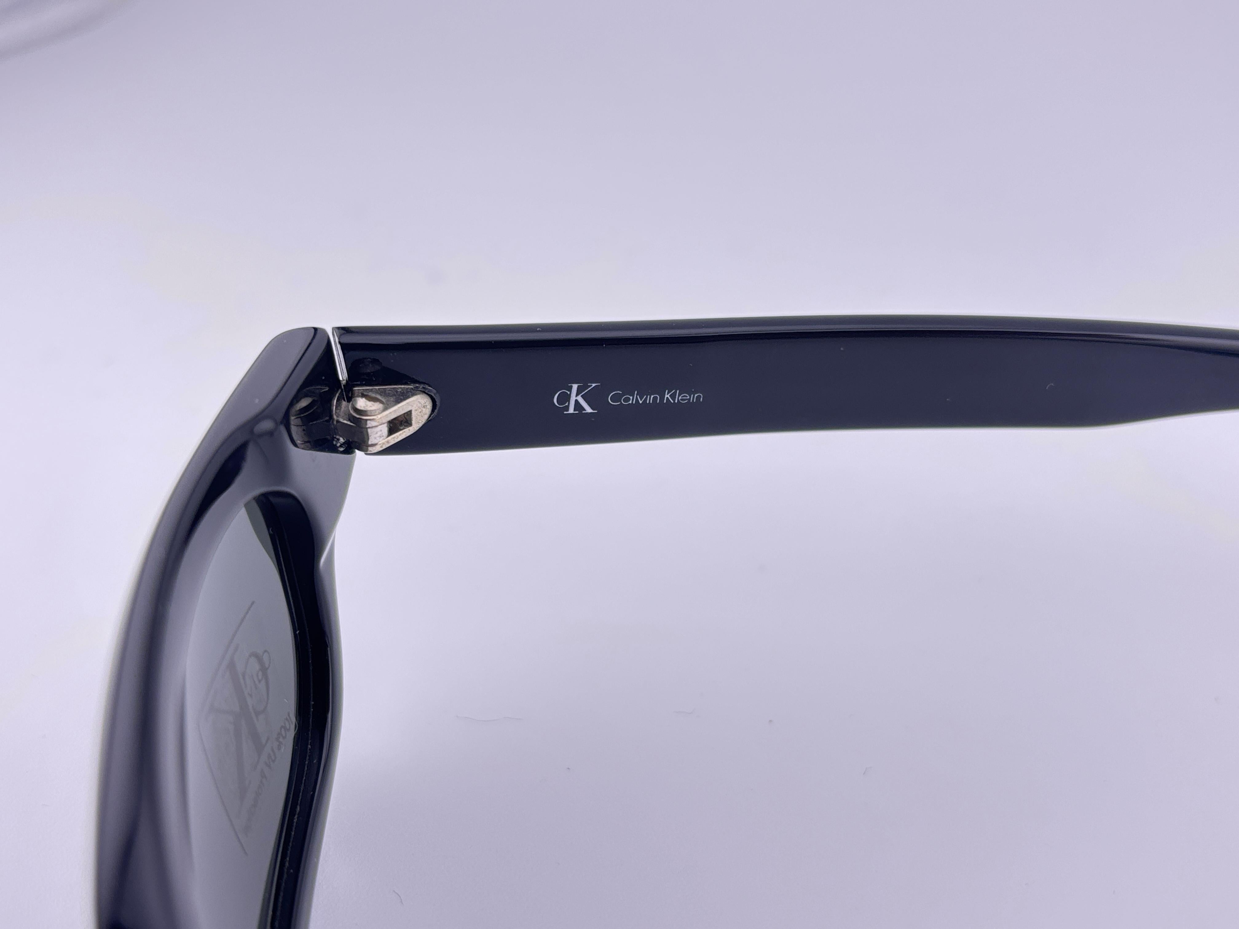 Neue Vintage Calvin Klein Ck Sleek Schwarz 4009 Y2K Sonnenbrille in Italien gemacht im Angebot 2