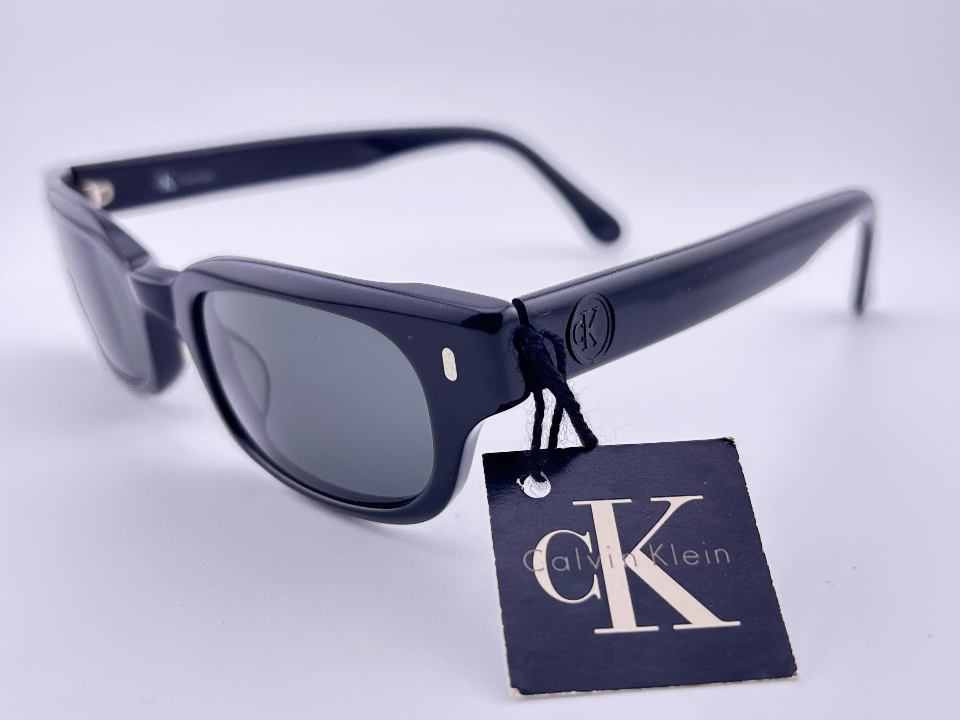 Neue Vintage Calvin Klein Ck Sleek Schwarz 4009 Y2K Sonnenbrille in Italien gemacht im Angebot 4