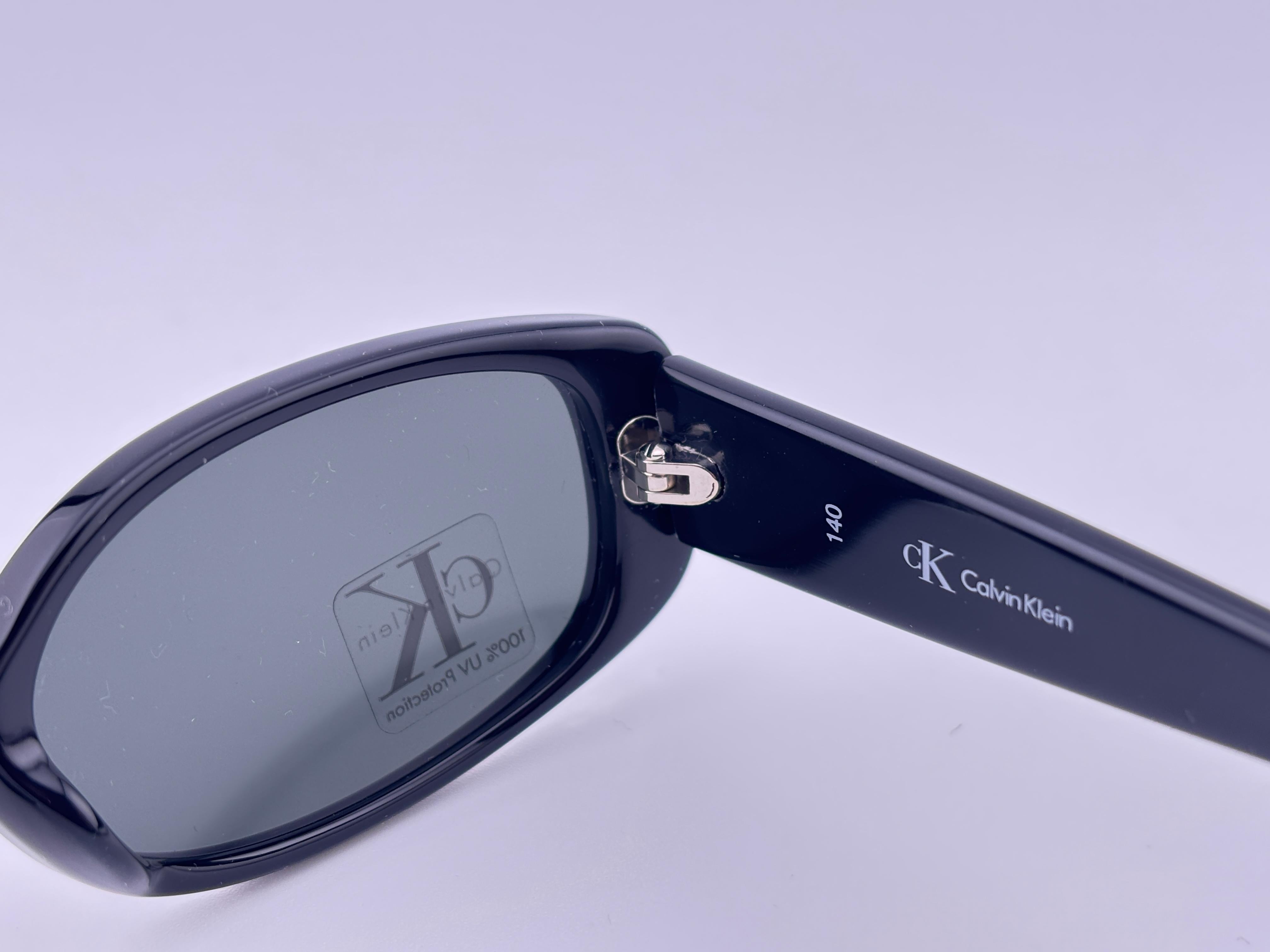 Neue Vintage Calvin Klein Ck Sleek Schwarz 4022 Y2K Sonnenbrille in Italien gemacht im Zustand „Neu“ im Angebot in Baleares, Baleares