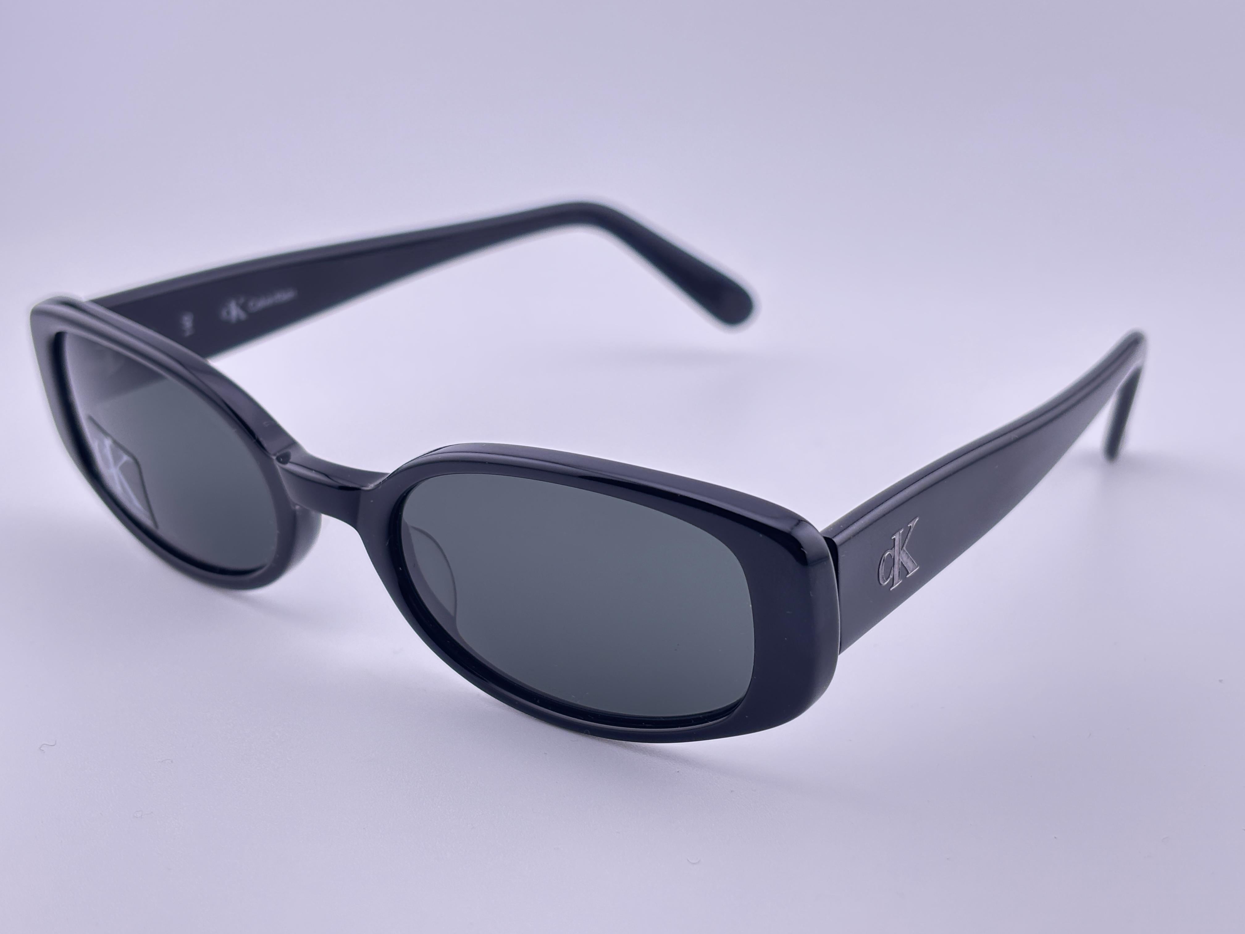 Neue Vintage Calvin Klein Ck Sleek Schwarz 4022 Y2K Sonnenbrille in Italien gemacht Damen im Angebot