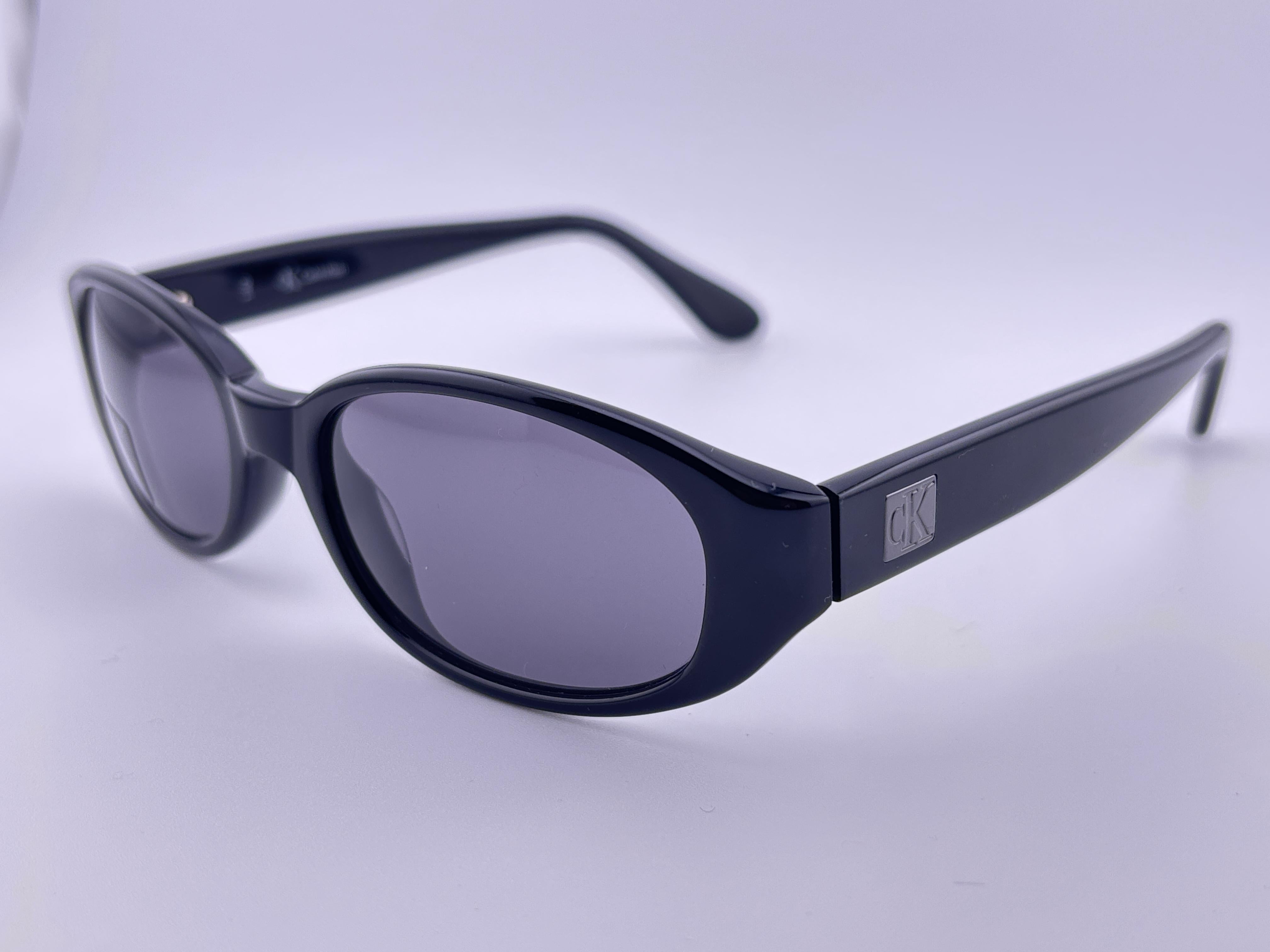 New Vintage Calvin Klein Ck Sleek Black 4027 Y2K Sunglasses Made In Italy Pour femmes en vente