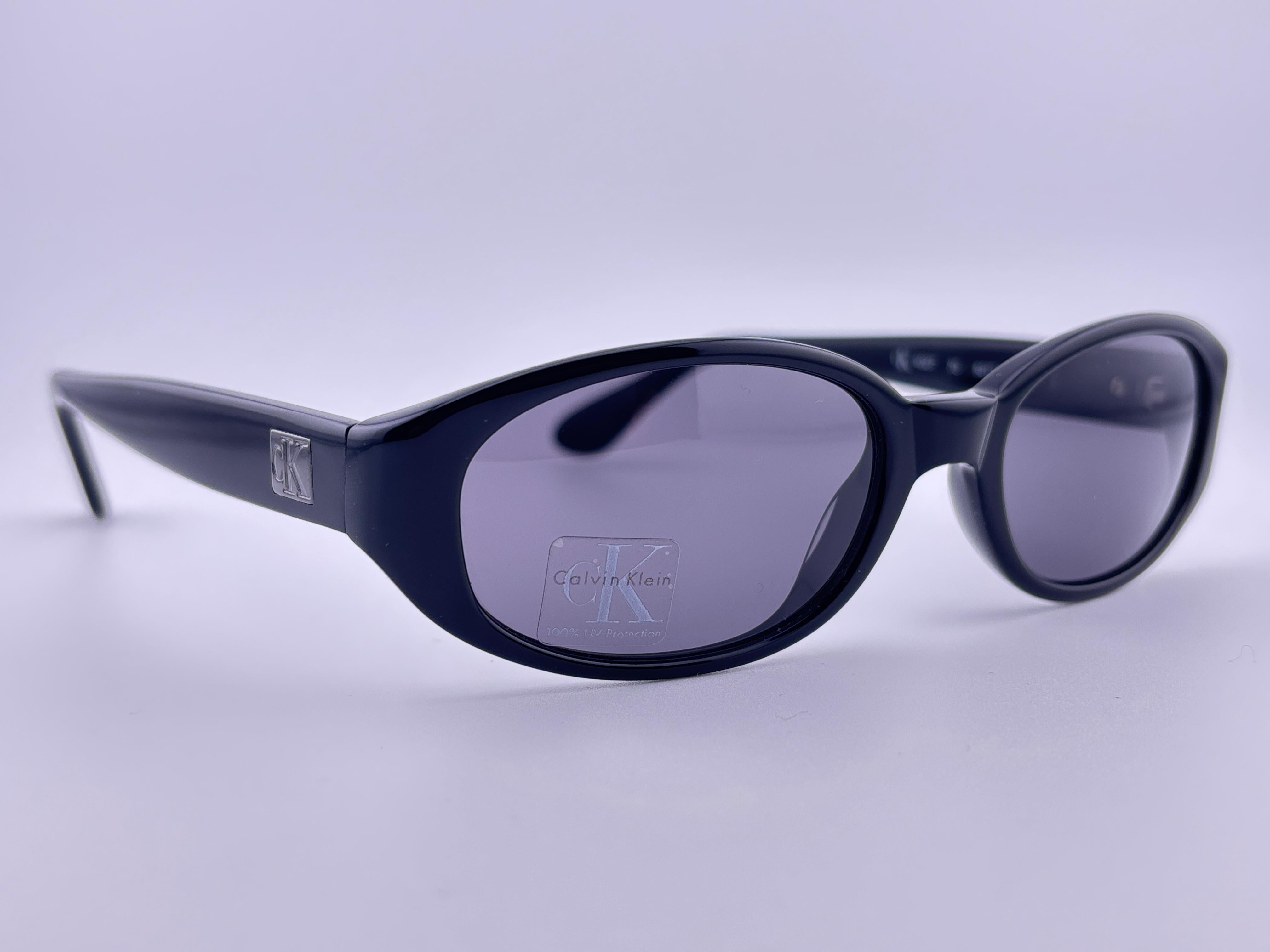 New Vintage Calvin Klein Ck Sleek Black 4027 Y2K Sunglasses Made In Italy en vente 1