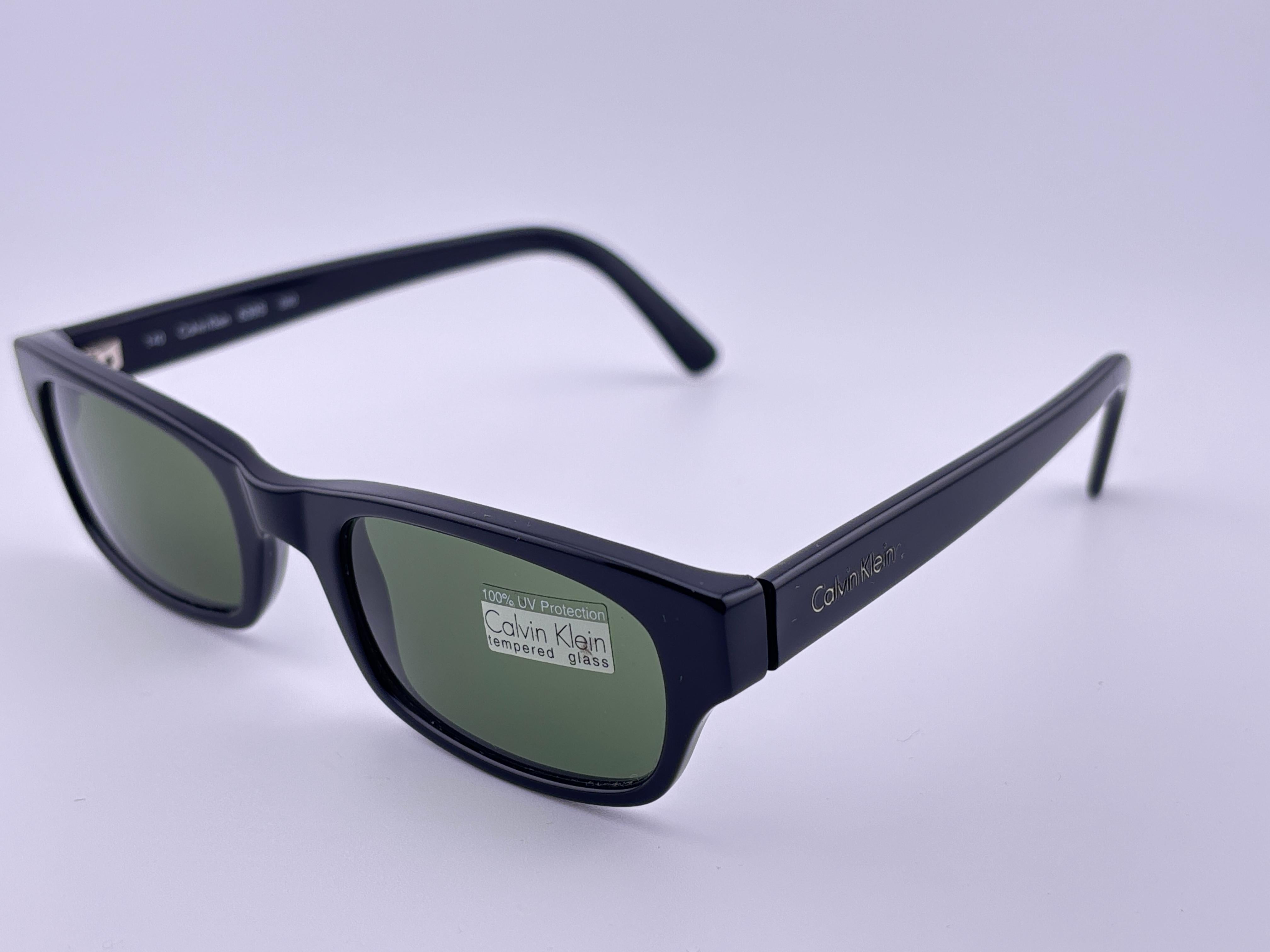 New Vintage Calvin Klein Ck Sleek Black 639 S Y2K Sunglasses Made In Italy Pour femmes en vente