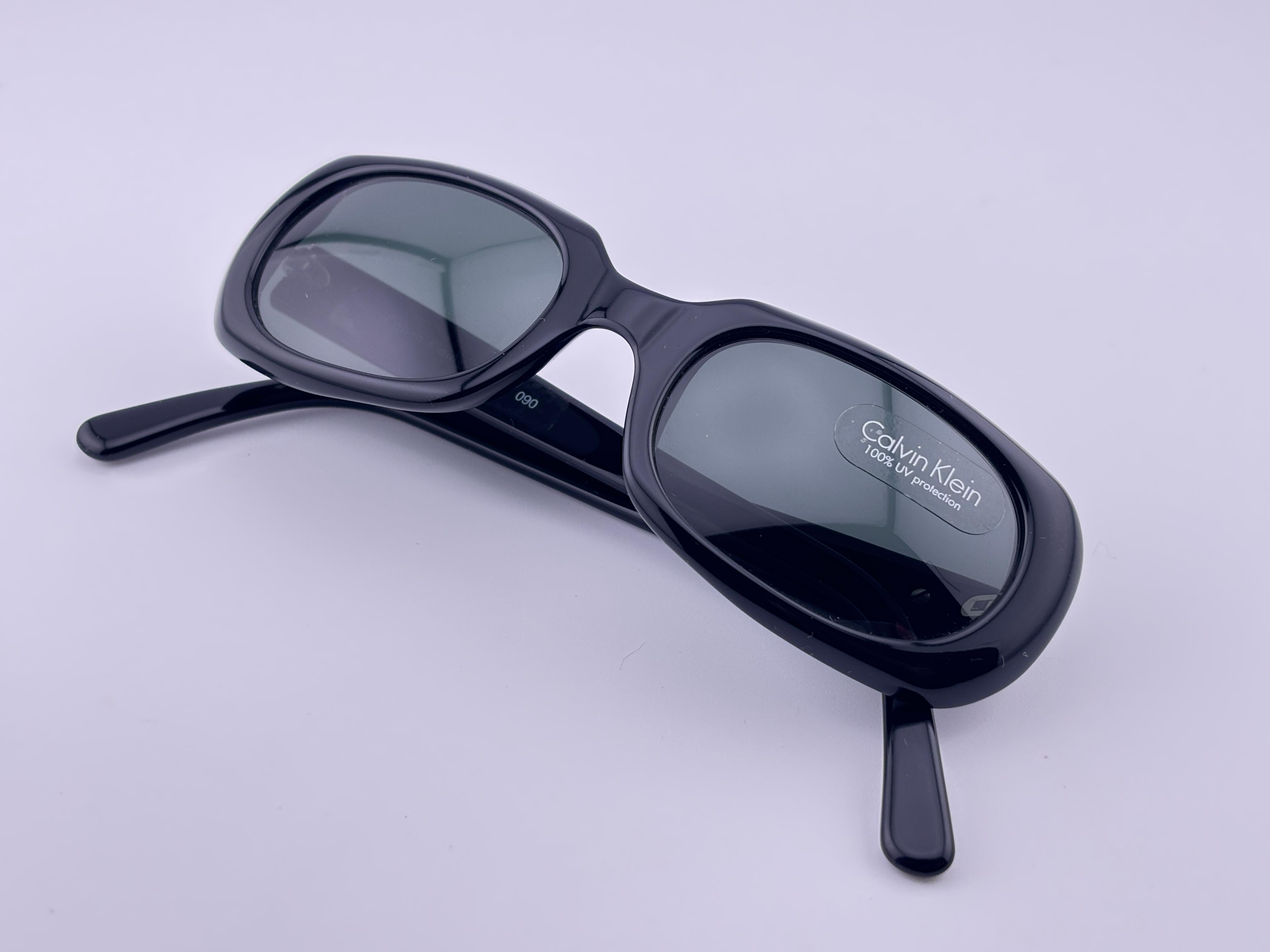 New Vintage Calvin Klein Ck Sleek Black 737 `S  Lunettes de soleil Y2K Made In Italy Pour femmes en vente