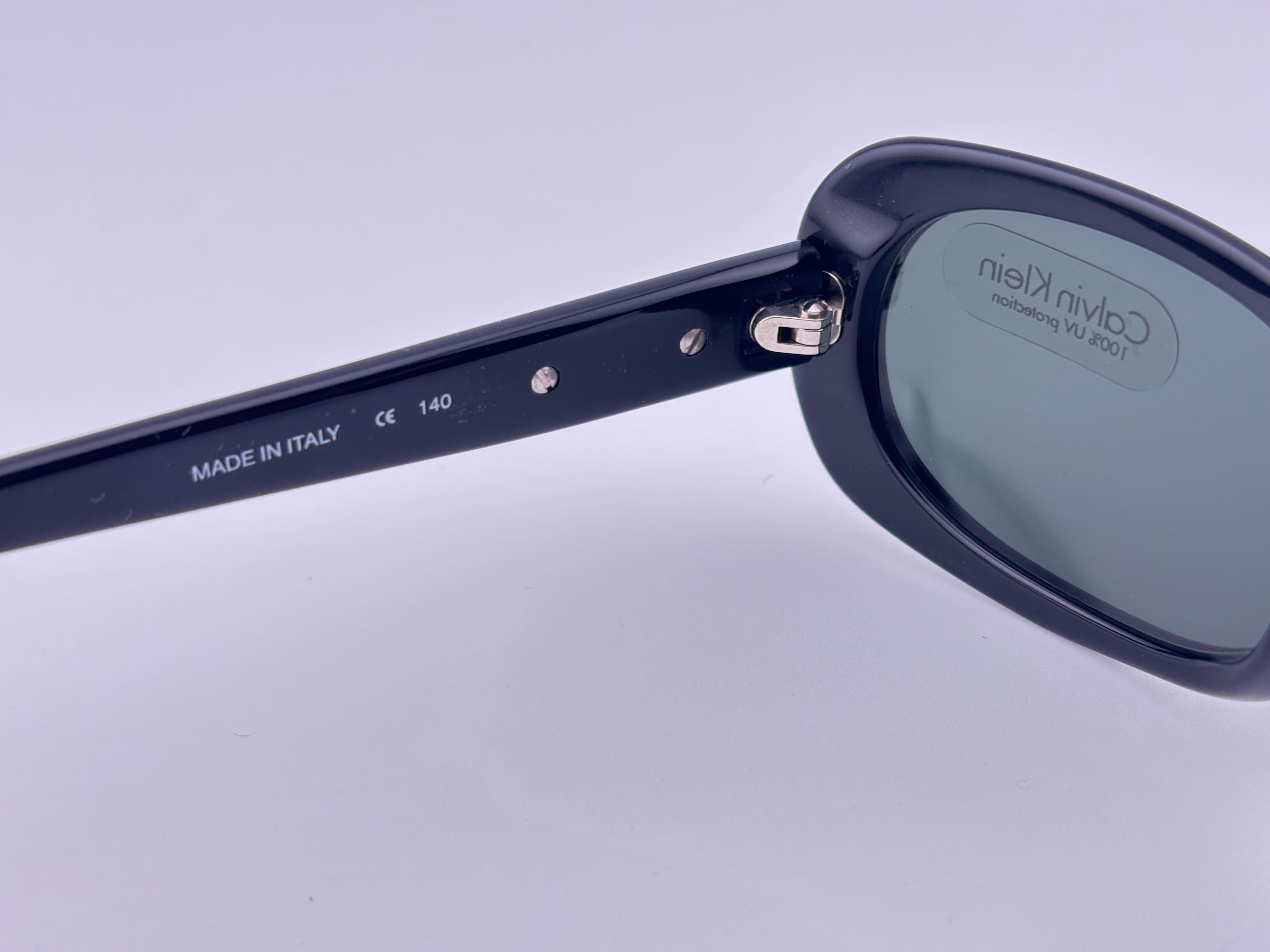 New Vintage Calvin Klein Ck Sleek Black 737 `S  Lunettes de soleil Y2K Made In Italy en vente 1