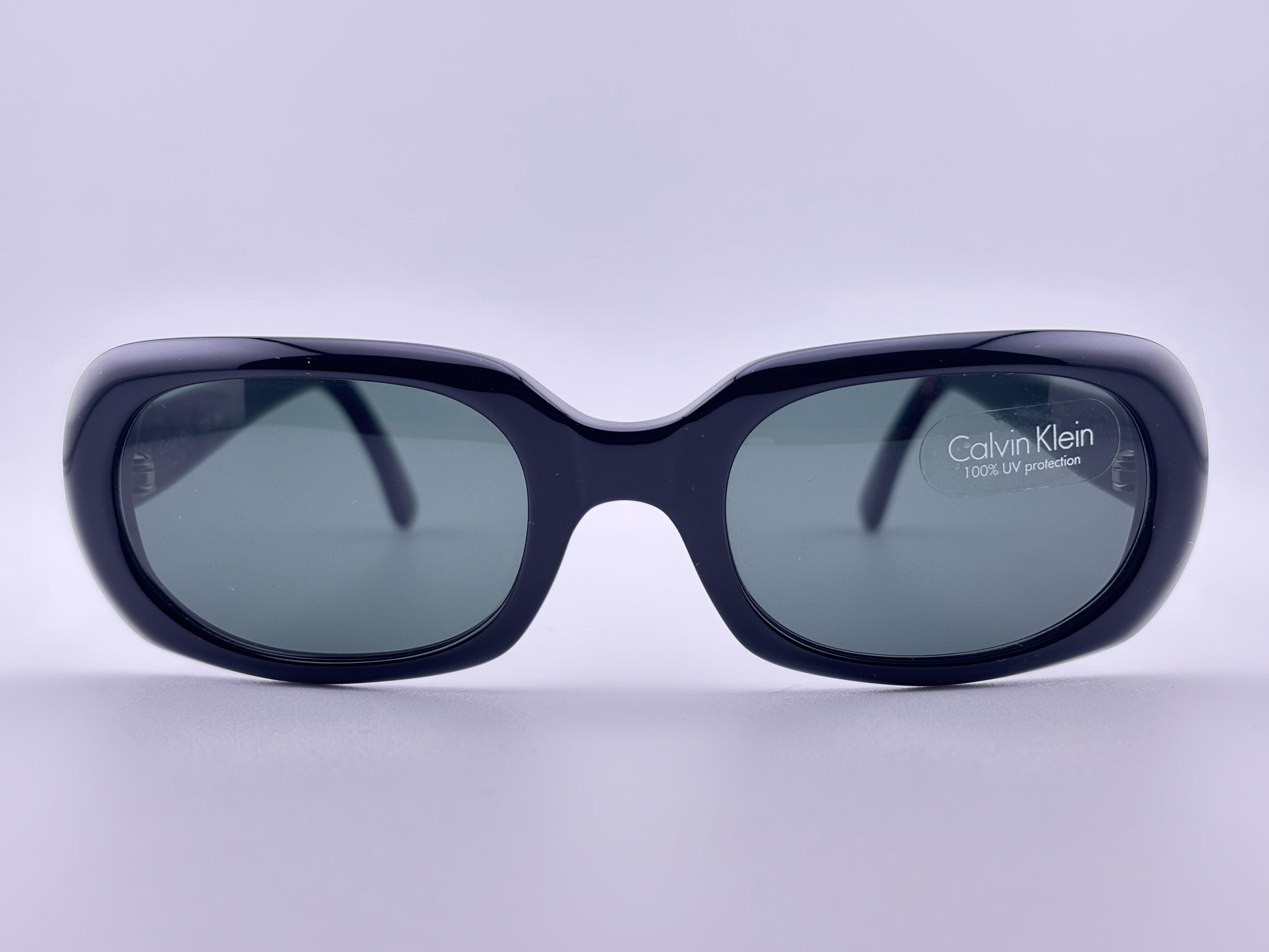 New Vintage Calvin Klein Ck Sleek Black 737 `S  Lunettes de soleil Y2K Made In Italy en vente 4