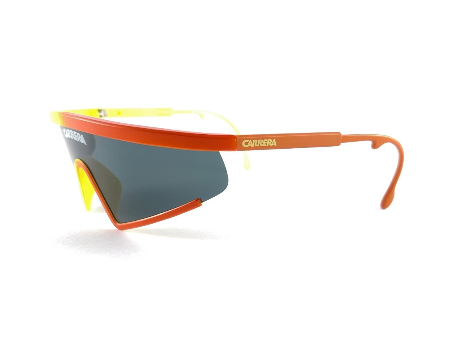 Neu Vintage Carrera 5472 Ultra Light Sports Schild-Sonnenbrille 1980er Jahre Österreich (Grau) im Angebot