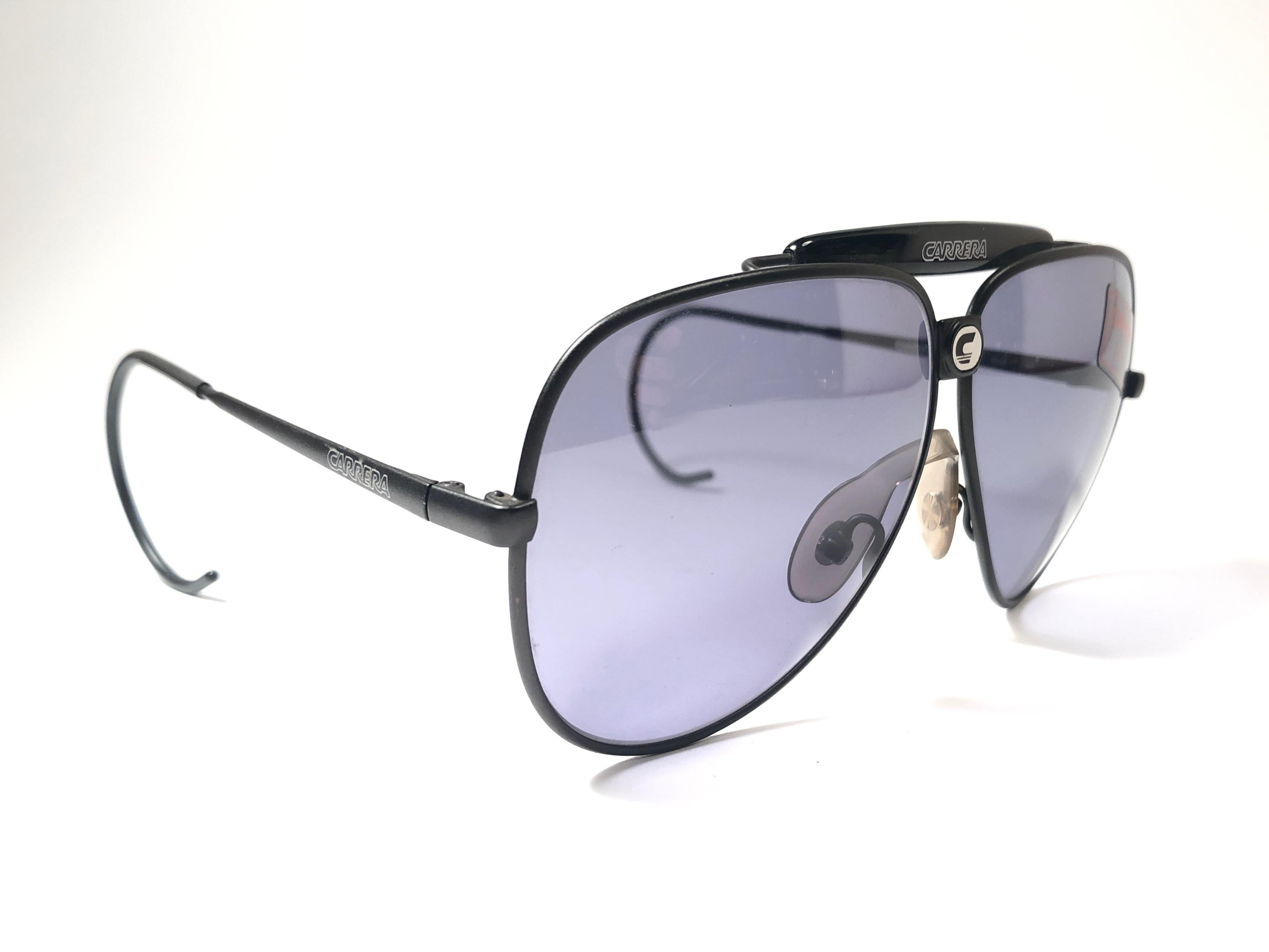 Vintage 1970's Carrera aviator frame with smoke grey lenses.  

Amazing craftsmanship and quality.   

Made in Austria.

Measurements


Front  13.5 CMS
Lens Height 5.8 cms
Lens Width 6.5 cms
Temples 12 cms CURLED
