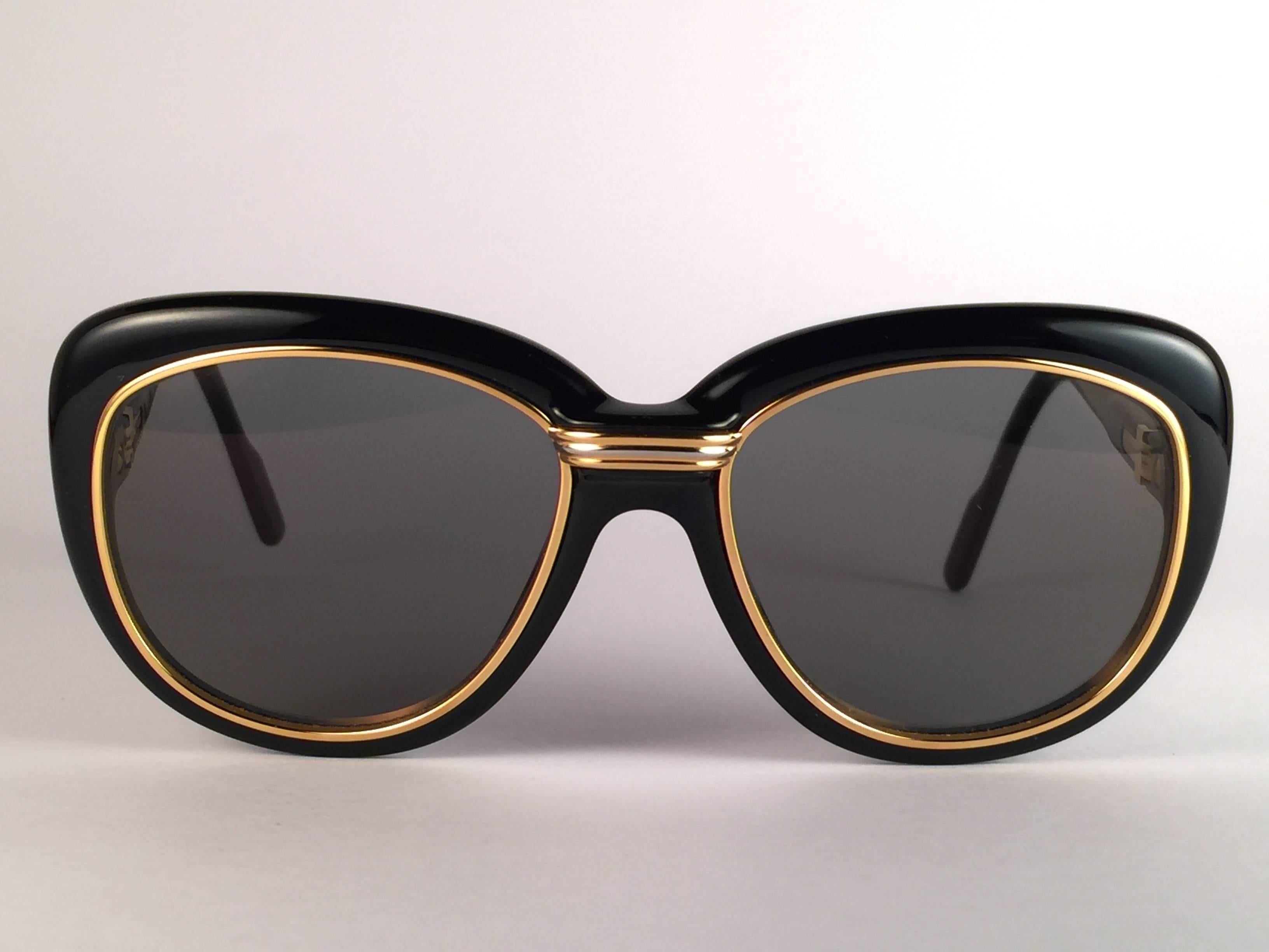 Vintage Cartier Conquete 53mm Sonnenbrille in Schwarz, Gold & Gelb mit Einsätzen, Frankreich (Grau) im Angebot
