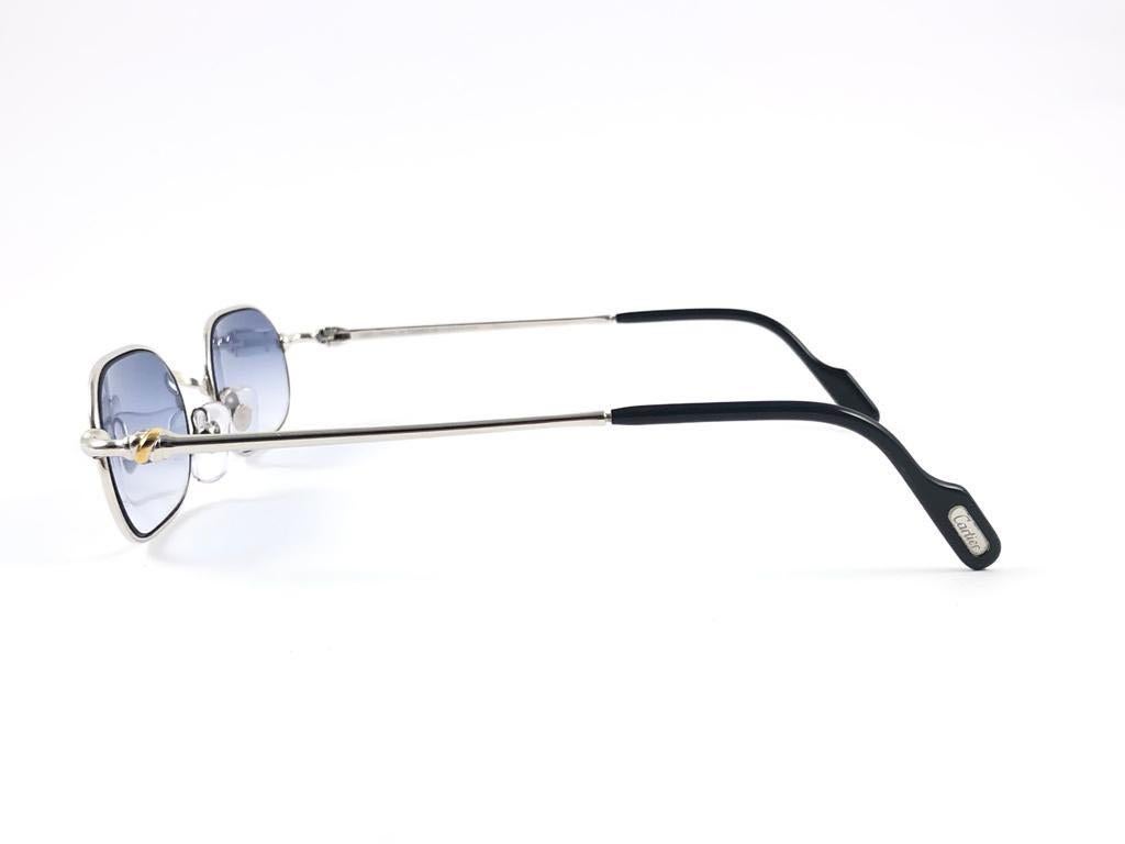 Neu Vintage Cartier Deimios Platin Massivblau Lens France 1990 Sonnenbrille für Damen oder Herren im Angebot