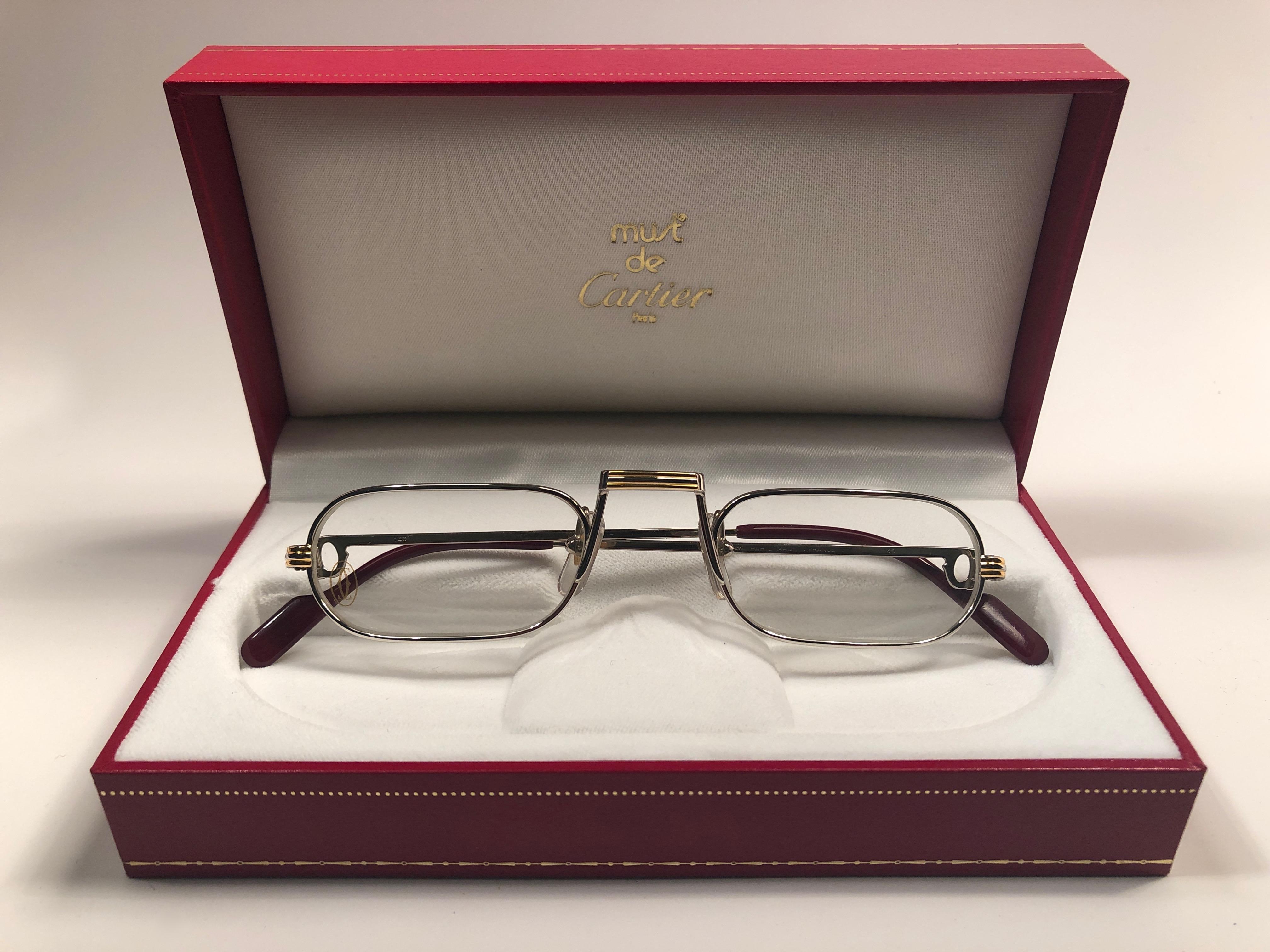 Gafas de sol Cartier Demilune Cartier Vendome Platine originales de 1983 SIN cristales. 

Muy cómodas como gafas de lectura. Todos los sellos distintivos.  Signos Cartier en las palas de las orejas. Ambos brazos lucen la C de Cartier en la sien. Son