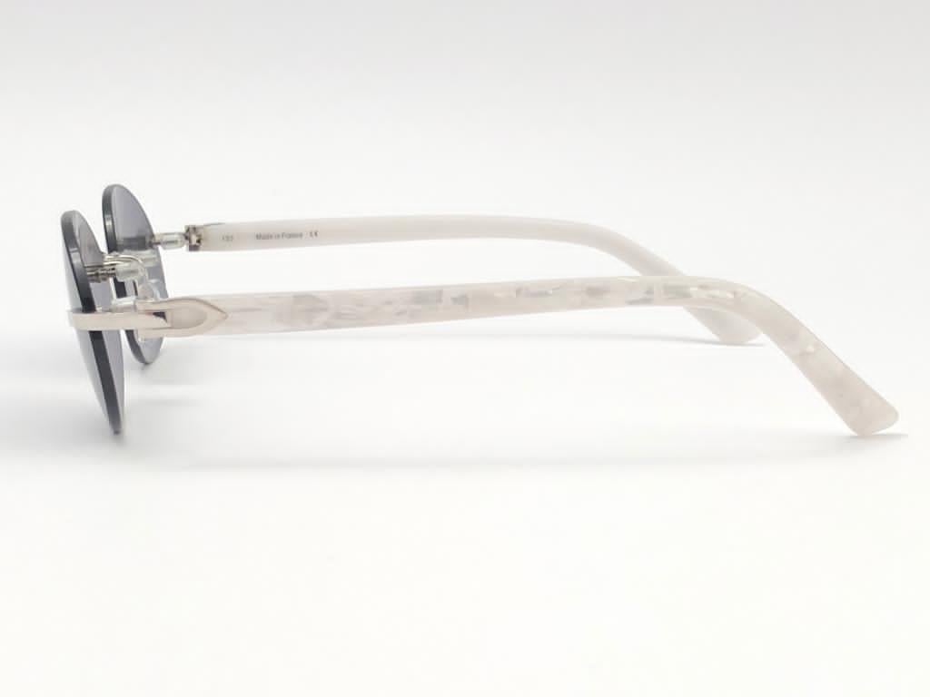 Femenino o masculino Nuevo Vintage Cartier Platine Gafas de sol sin montura Madreperla Lente Gris Francia