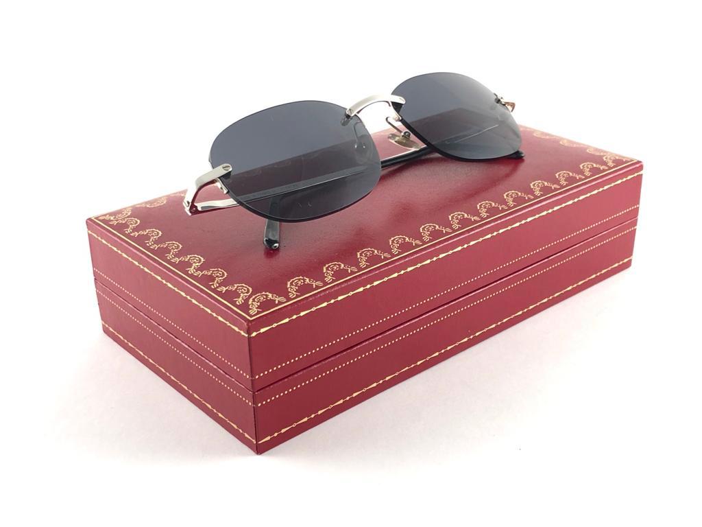 Nuovo Occhiali da sole vintage Cartier senza montatura in titanio con lenti grigio scuro Francia in vendita 3