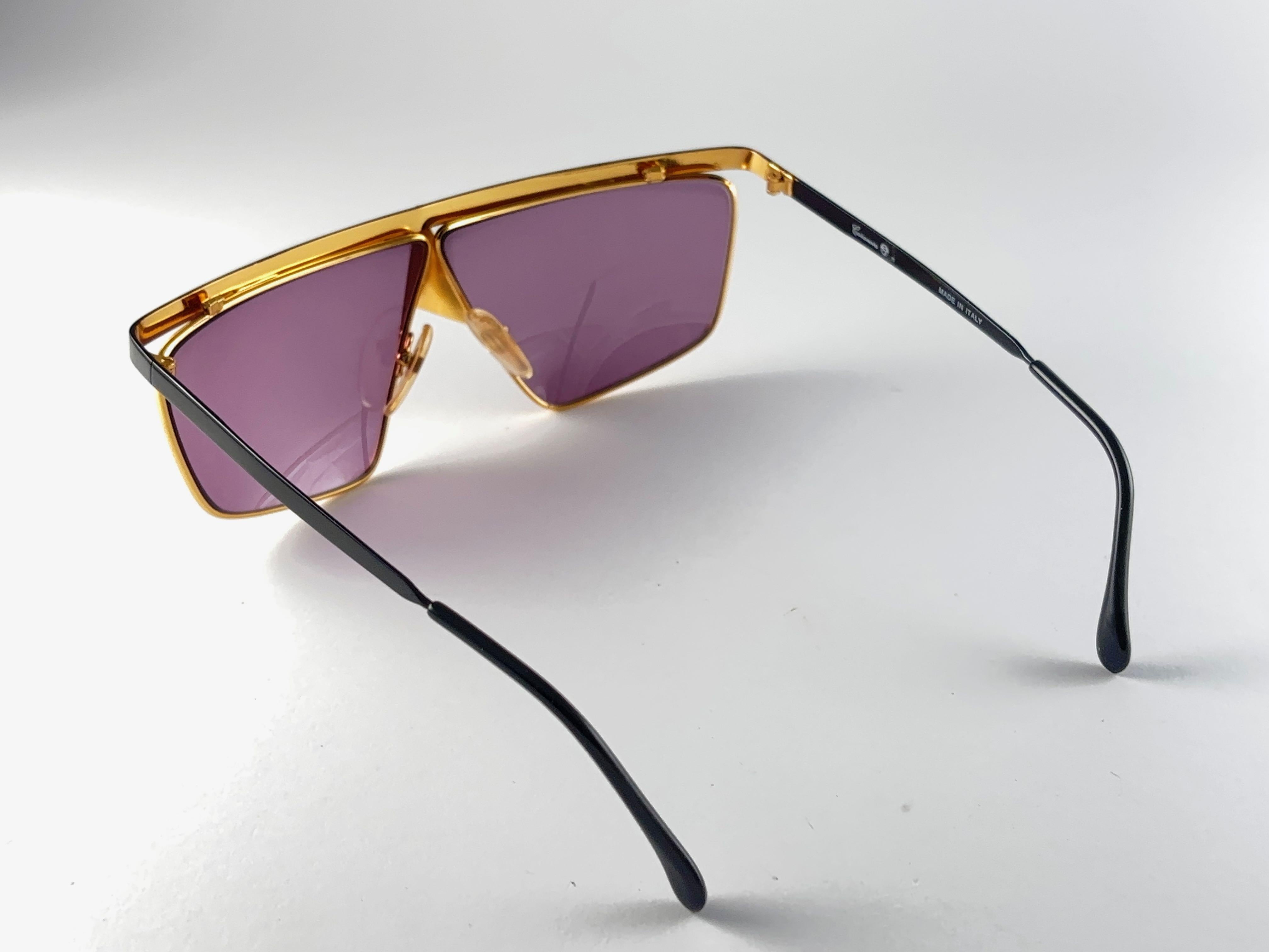New Vintage Casanova Avantgarde Gold Frame Holding A Pair Of Purple  Lenses.

This Pair May Have Minor Sign Of Wear Due To Storage.

Made In Italy.

Front : 14 Cms

Lens Height : 4.5 Cms

Lens Width : 5.5 Cms 

Temples : 12.5 Cms 