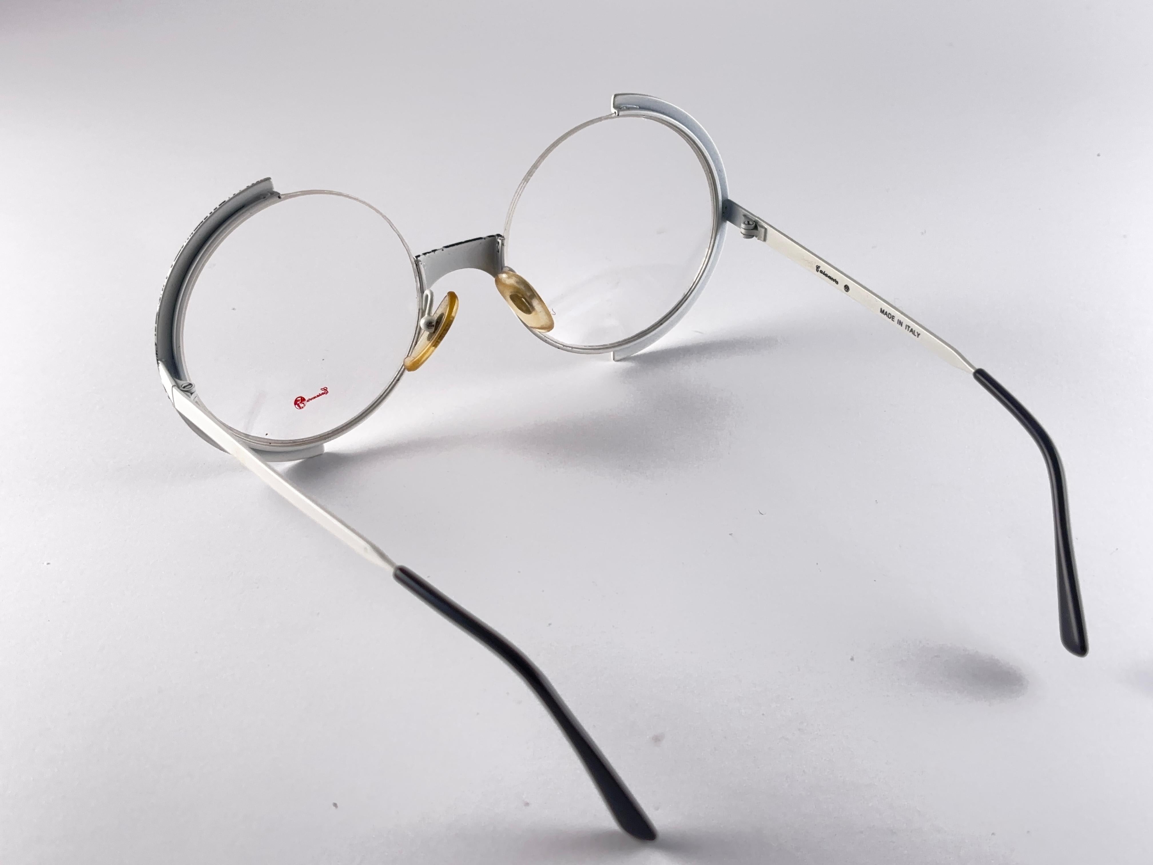 Gris New Vintage Casanova Gold Plated White Round Frame 1980 Sunglasses en vente