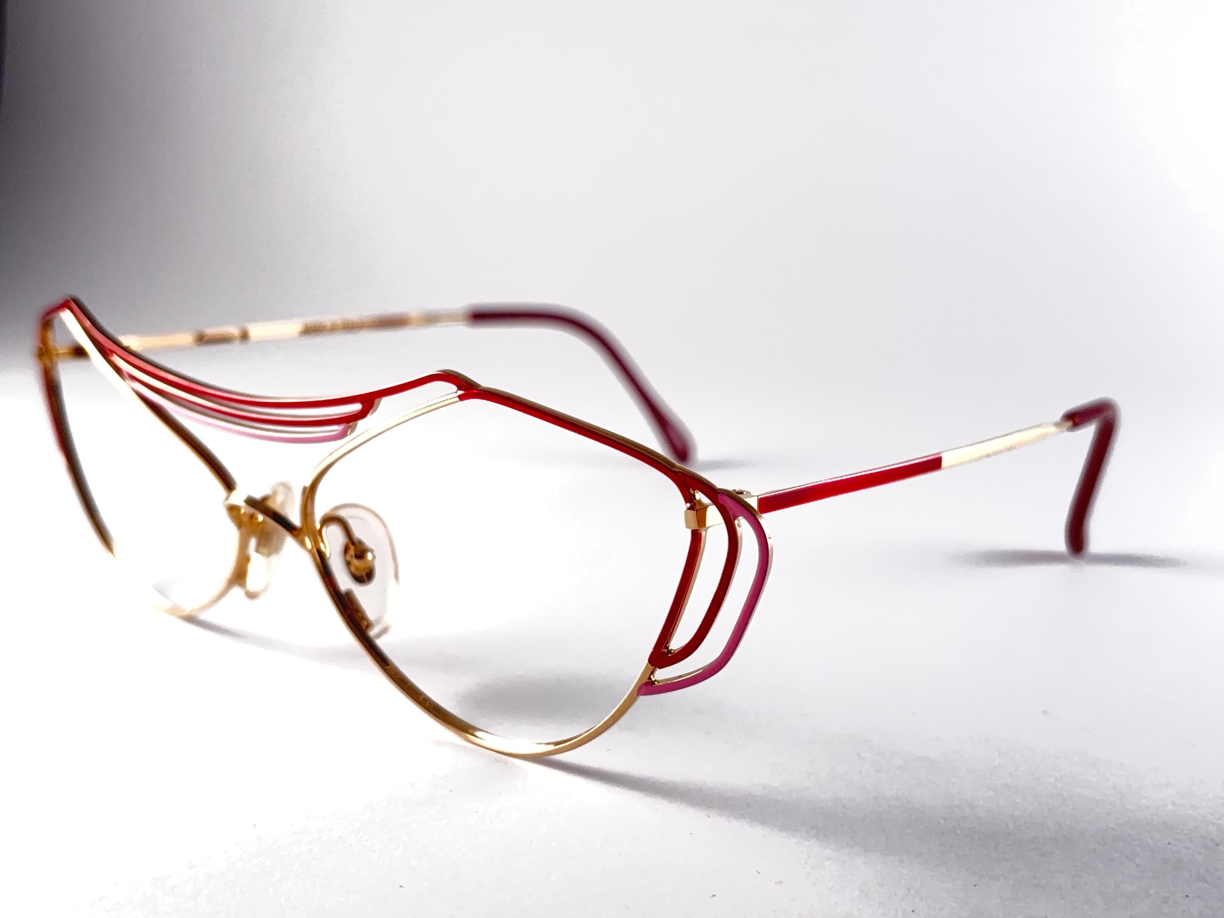New Vintage Casanova distinctive cat eyed shaped frame ready for prescription lenses.

This pair may have minor sign of wear due to storage.

Made in Italy.

MEASUREMENTS 


FRONT : 14.5 CMS

LENS HEIGHT : 4.4 CMS

LENS WIDTH : 5.8 CMS

TEMPLES :
