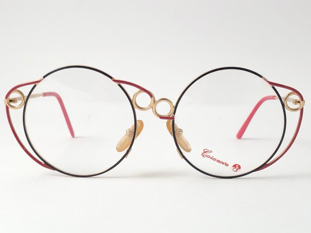 New Vintage Casanova distinctive round red, black and gold frame with original demo lenses.

This pair may have minor sign of wear due to storage.

Made in Italy.




MEASUREMENTS 


FRONT : 13.8 CMS

LENSES : 5.1 CMS

TEMPLES : 12.5