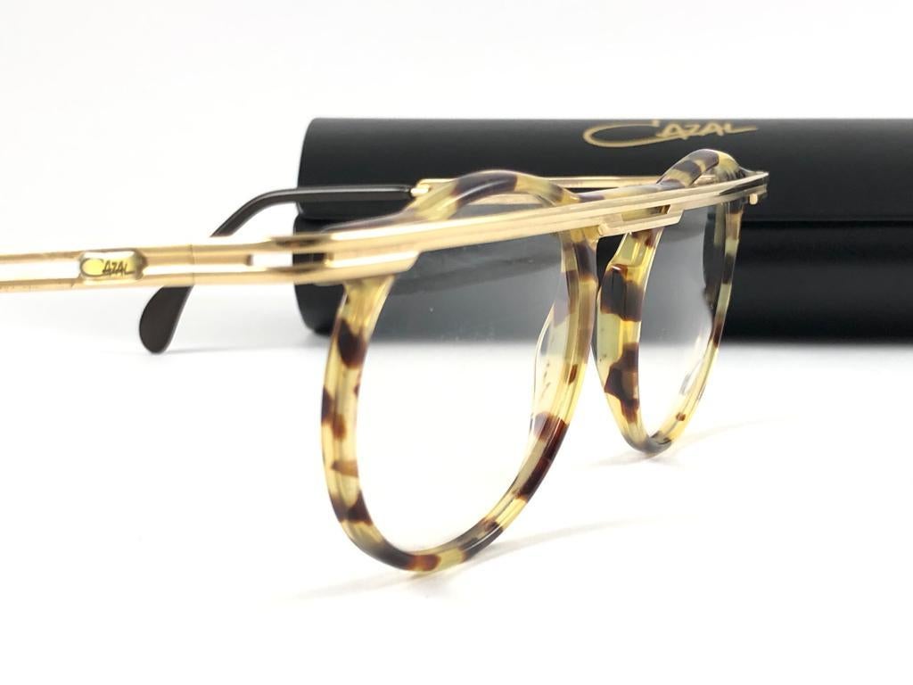 New Vintage Cazal 648 Gold & Yellow Tortoise Reading Frame 1990's Sunglasses In Excellent Condition For Sale In Baleares, Baleares