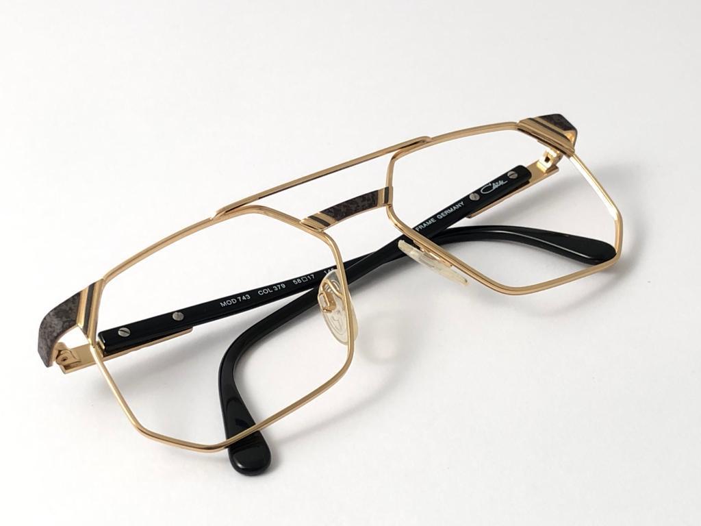 New Vintage Cazal 743 Gold & Black Frame RX Collector Item 1990's Sunglasses en vente 5