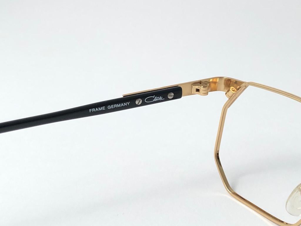 New Vintage Cazal 743 Gold & Black Frame RX Collector Item 1990's Sunglasses Excellent état - En vente à Baleares, Baleares