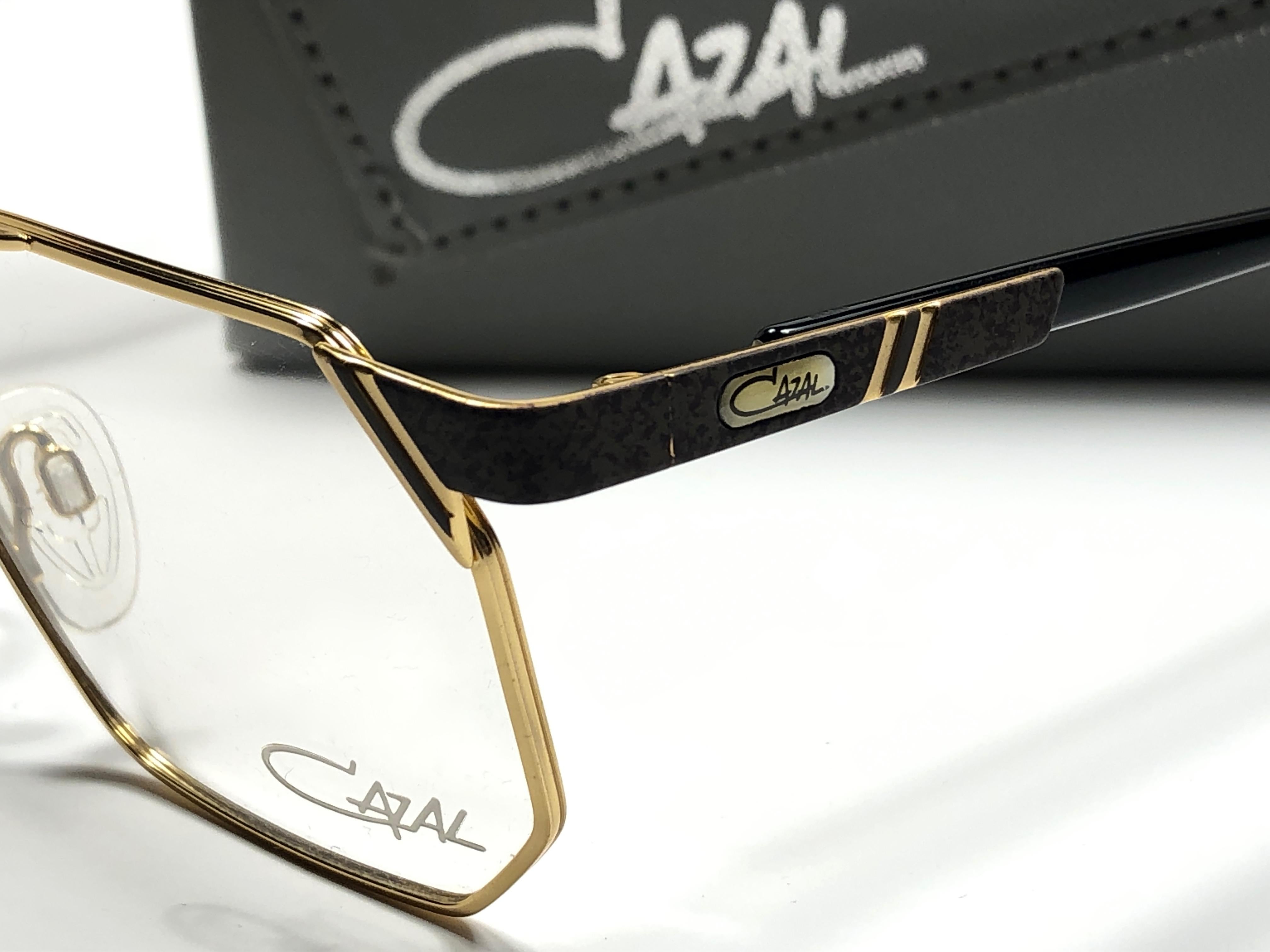 New Vintage Cazal 743 Gold & Black Reading Frame 1970's Sunglasses In Excellent Condition In Baleares, Baleares