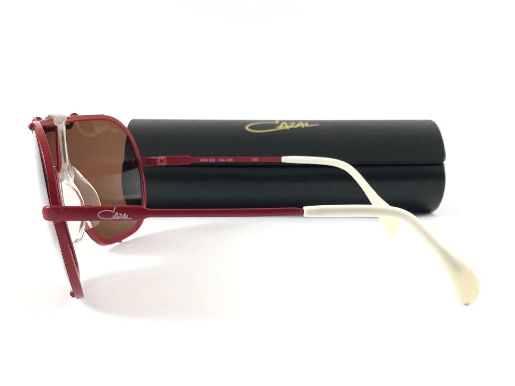 Neue Vintage Cazal 903 Rot & Weiß Iconic Frame Collector Item 1980's Sonnenbrille im Angebot 6
