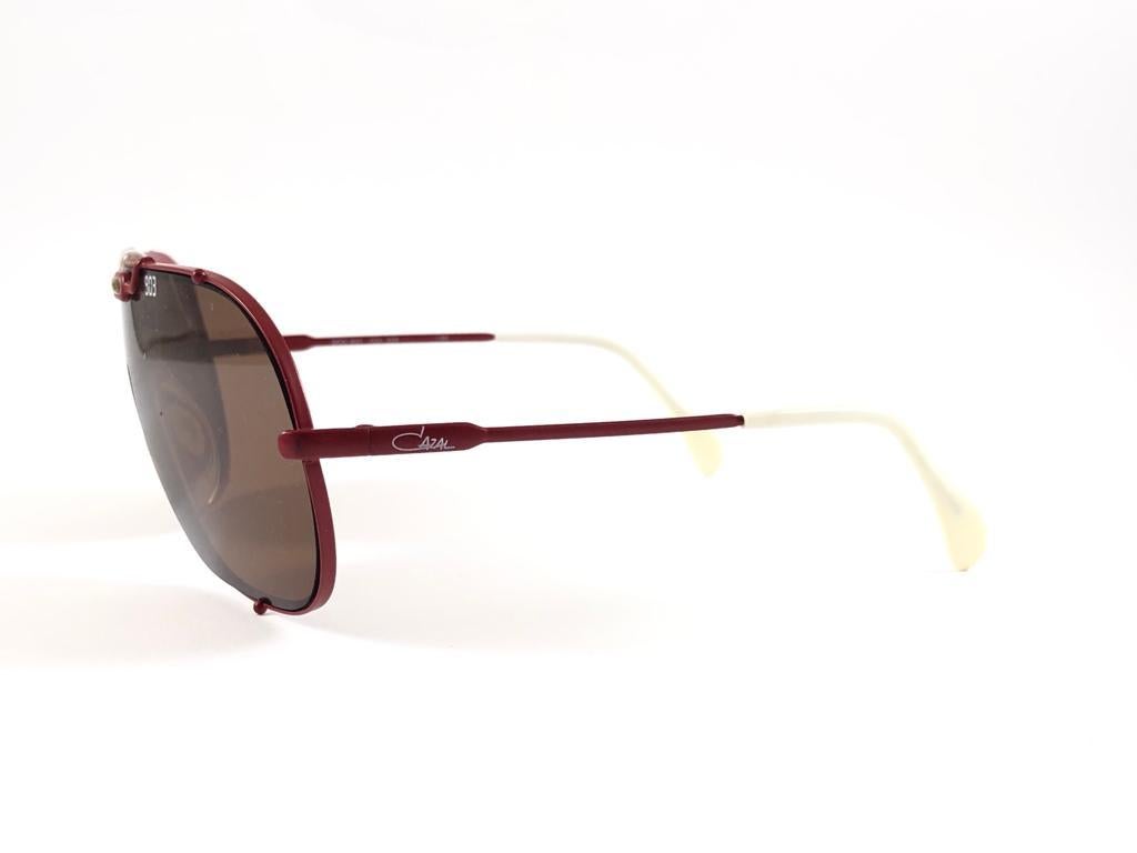 Neue Vintage Cazal 903 Rot & Weiß Iconic Frame Collector Item 1980's Sonnenbrille (Schwarz) im Angebot