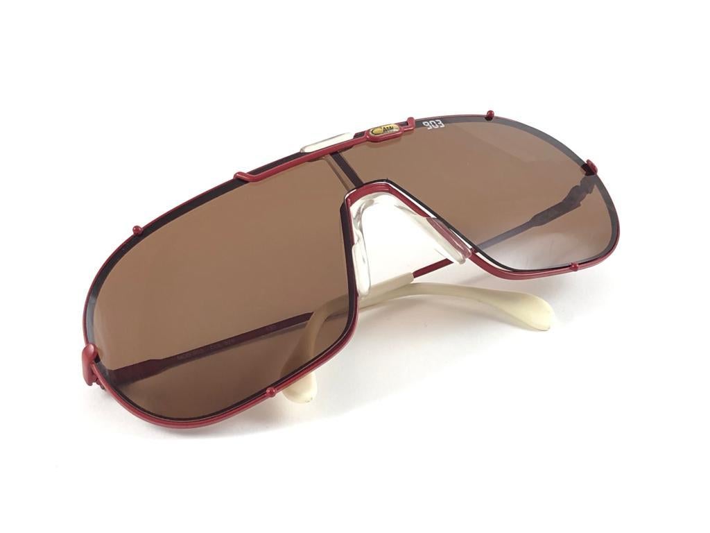 Neue Vintage Cazal 903 Rot & Weiß Iconic Frame Collector Item 1980's Sonnenbrille für Damen oder Herren im Angebot