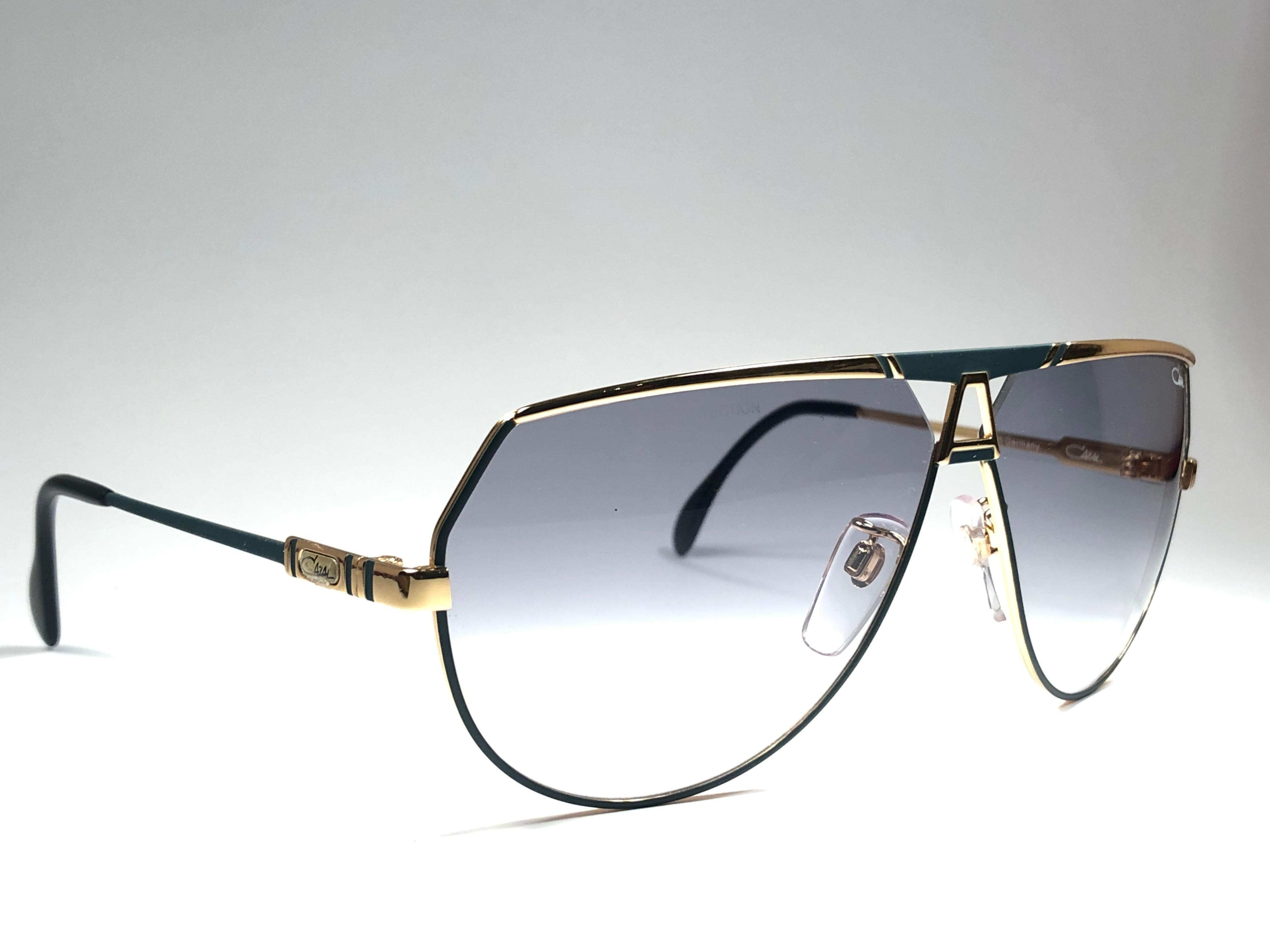 New Vintage Cazal 953 Gold and Greeen  Frame Collector Item 1990's Sunglasses In Excellent Condition In Baleares, Baleares