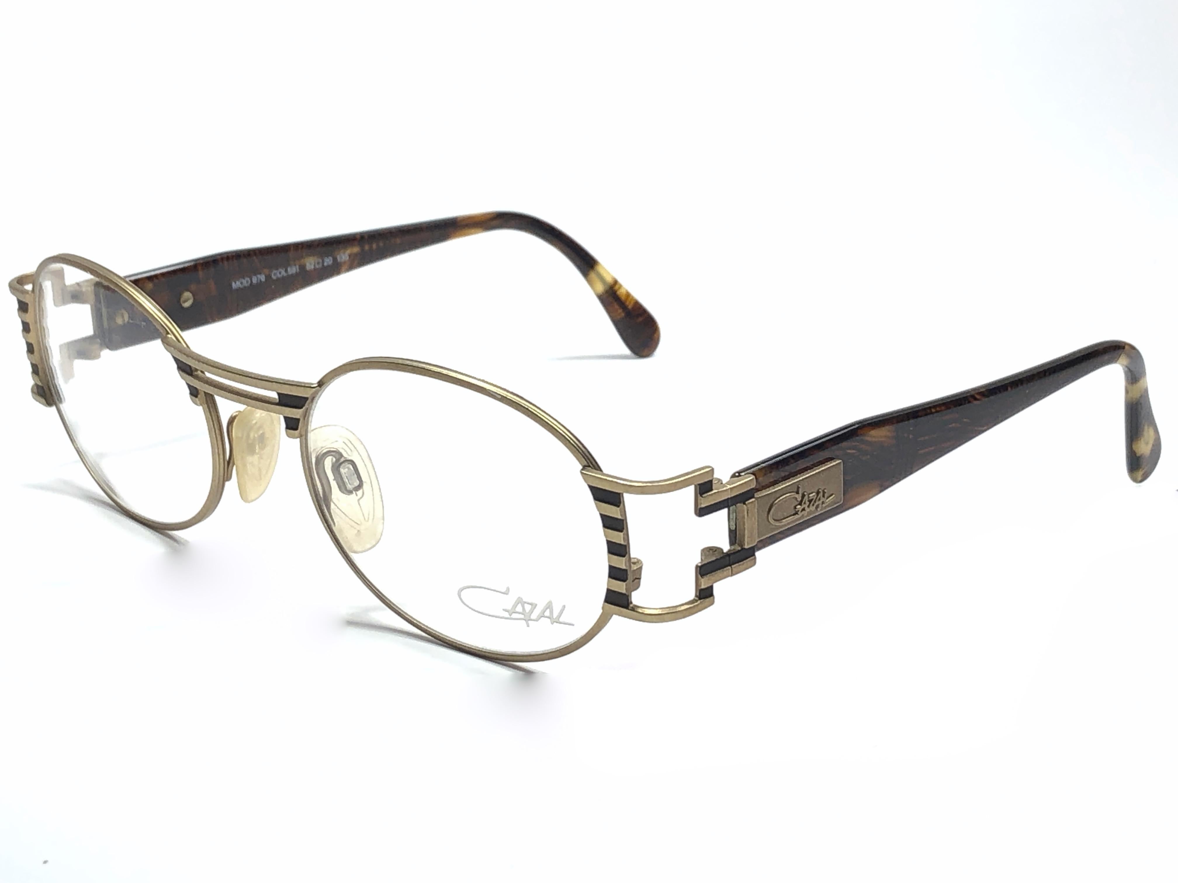 New Vintage Cazal 976 Oval Silver & Black Reading Frame 1970's Sunglasses In Excellent Condition For Sale In Baleares, Baleares