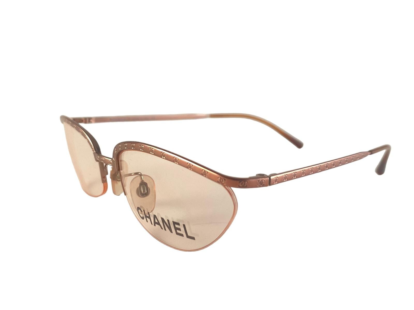 Nuevo Vintage Chanel 2016 Gafas de sol con montura Cat Eyed rosa metalizado Italia Y2K en Nuevo estado para la venta en Baleares, Baleares