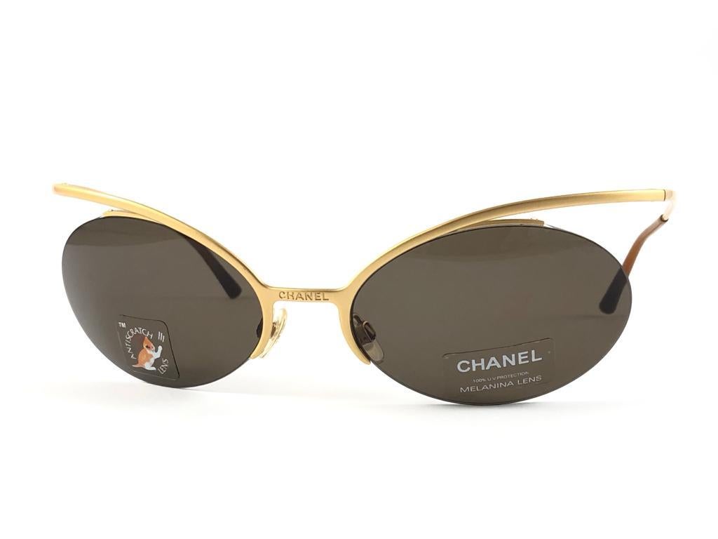 Gris Chanel - Lunettes de soleil ovales à demi-cadre dorées, fabriquées en Italie, Y2K, état neuf, 4001