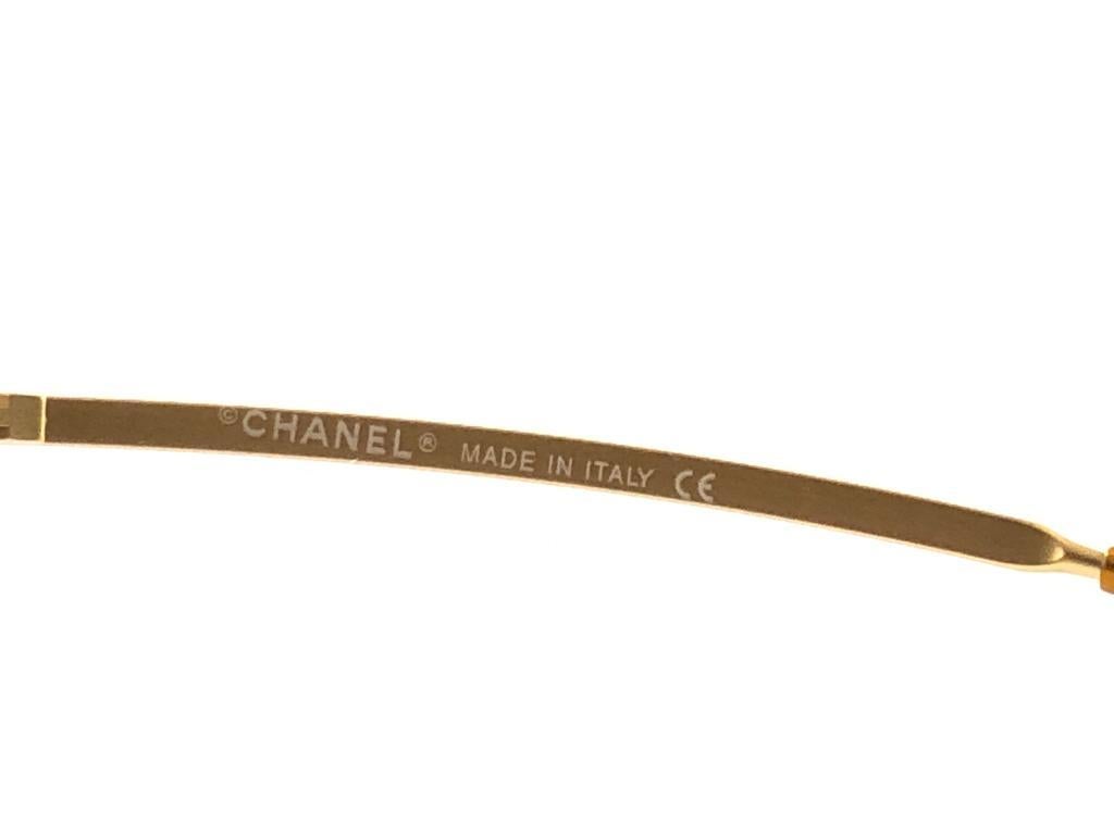  Chanel - Lunettes de soleil ovales à demi-cadre dorées, fabriquées en Italie, Y2K, état neuf, 4001 Unisexe 