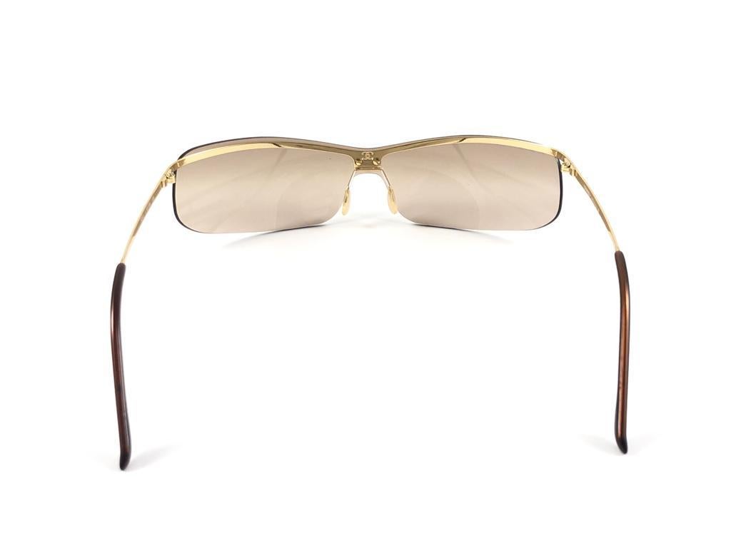 Nouveau Vintage Chanel 4043 - Lunettes de soleil à monture dorée avec demi-cadre mono, fabriquées en Italie Y2K en vente 6