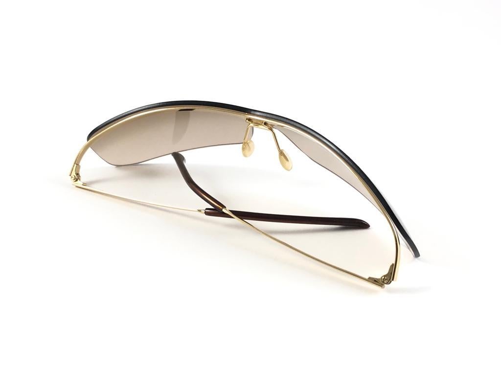 Nouveau Vintage Chanel 4043 - Lunettes de soleil à monture dorée avec demi-cadre mono, fabriquées en Italie Y2K en vente 7