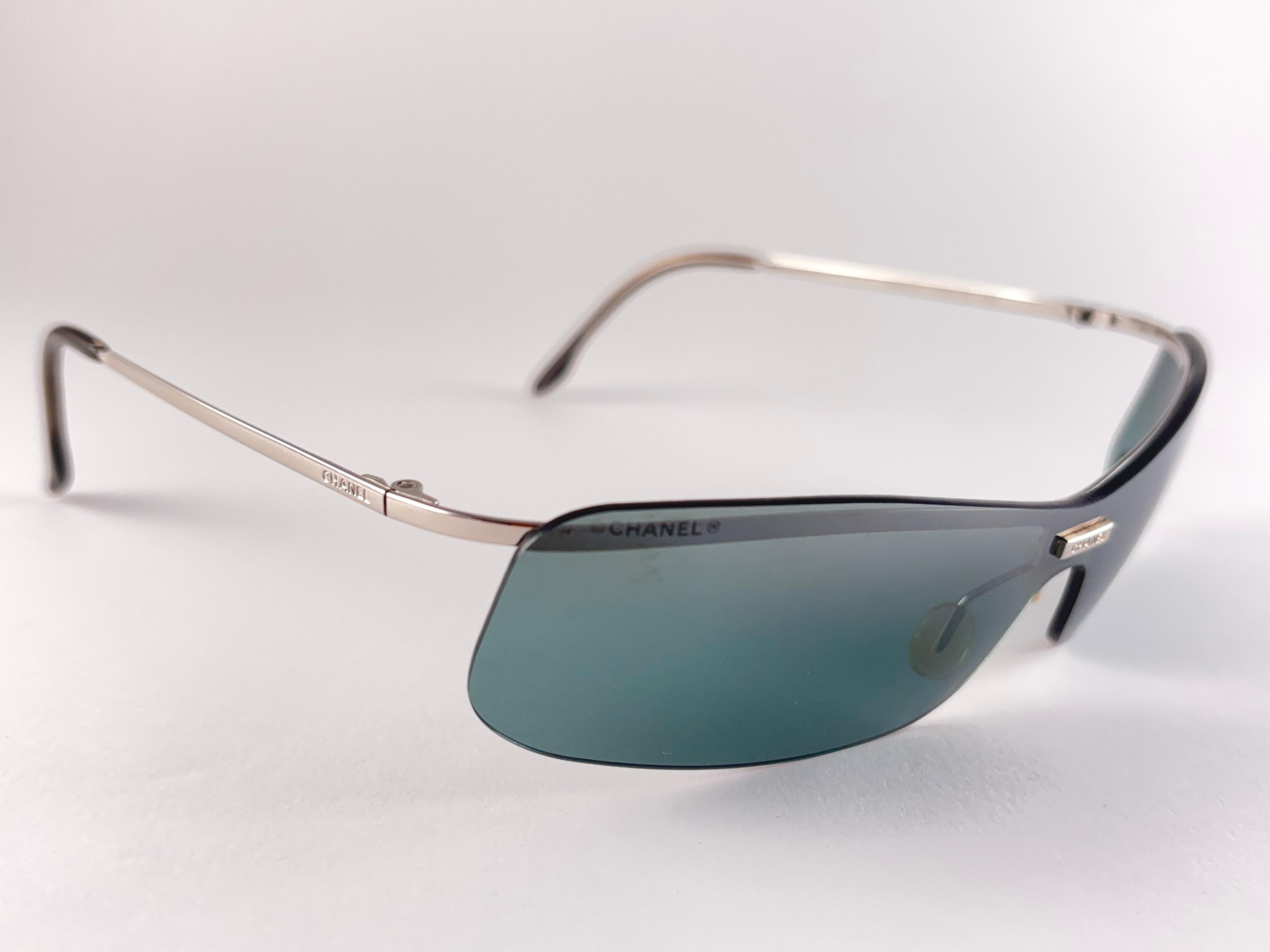 New Vintage Chanel 4043 Rimless Frame Sunglasses Made In Italy Y2K In Excellent Condition In Baleares, Baleares