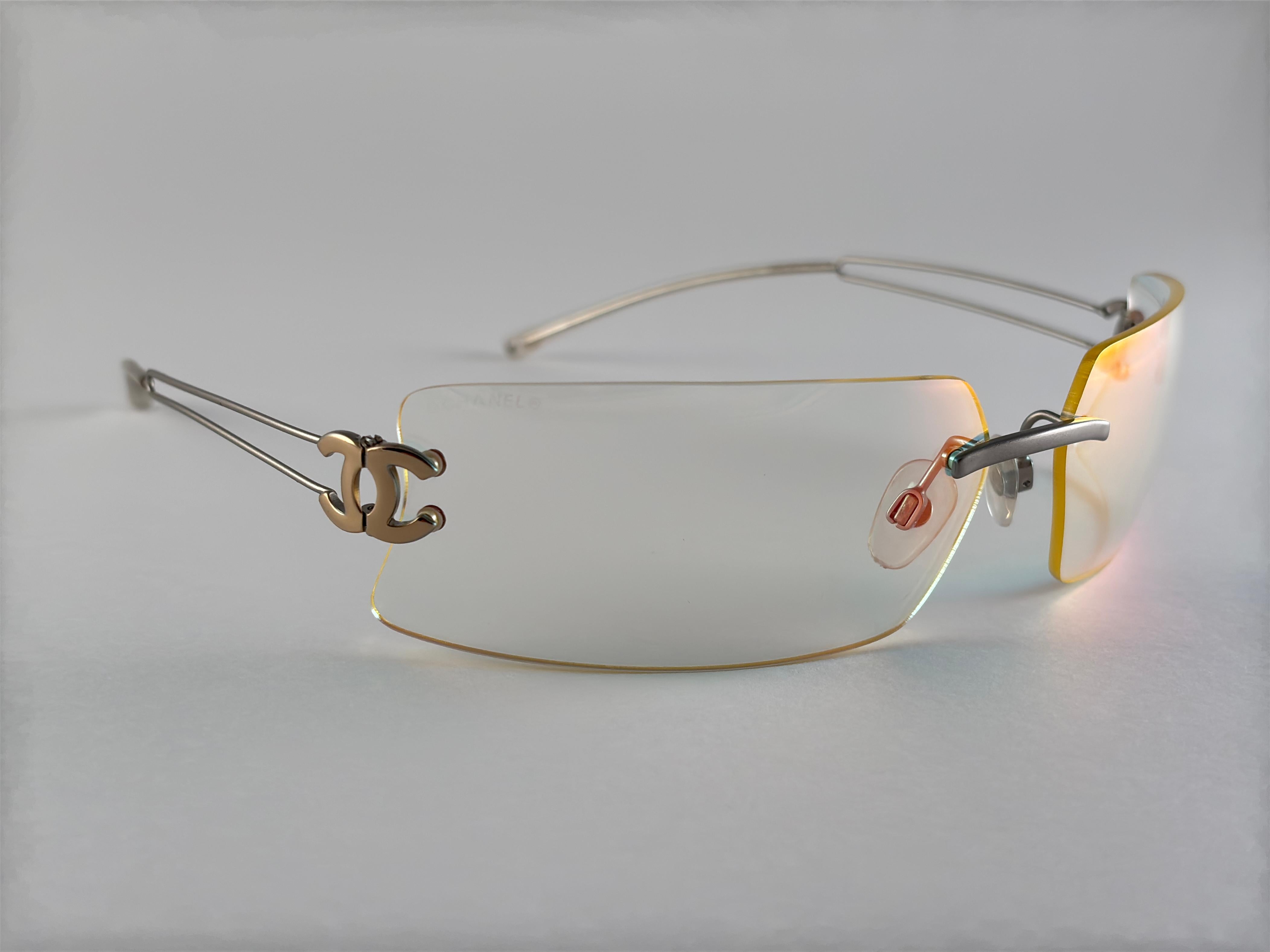 New Vintage Chanel 4051 Senza Cerchi  Occhiali da sole con montatura CC Made In Italy Y2K in vendita 2
