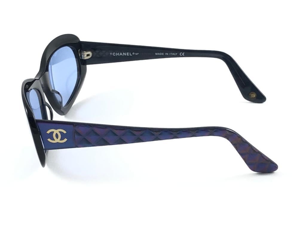 Neu Vintage Chanel 5009 schillernde blaue Lense-Sonnenbrille mit Rahmen, hergestellt in Italien Y2K im Angebot 1